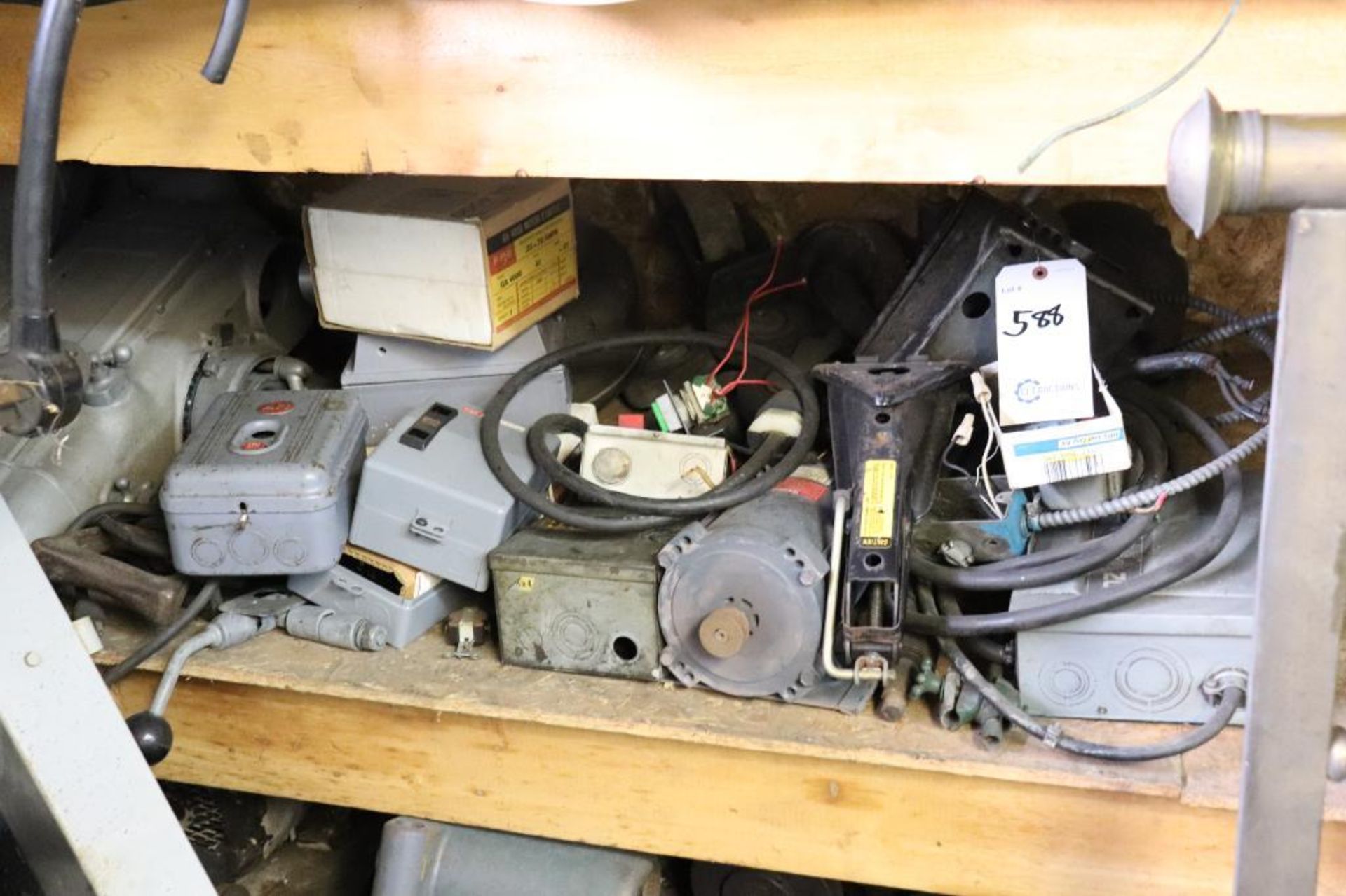 Electrical switches & components - Image 2 of 5