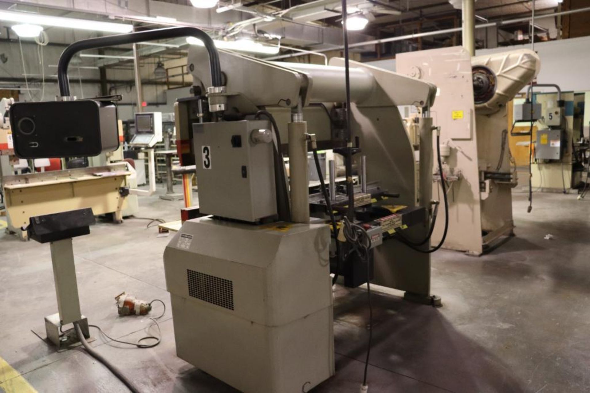 Accurpress 7606 60 ton 6' CNC press brake - Image 4 of 14