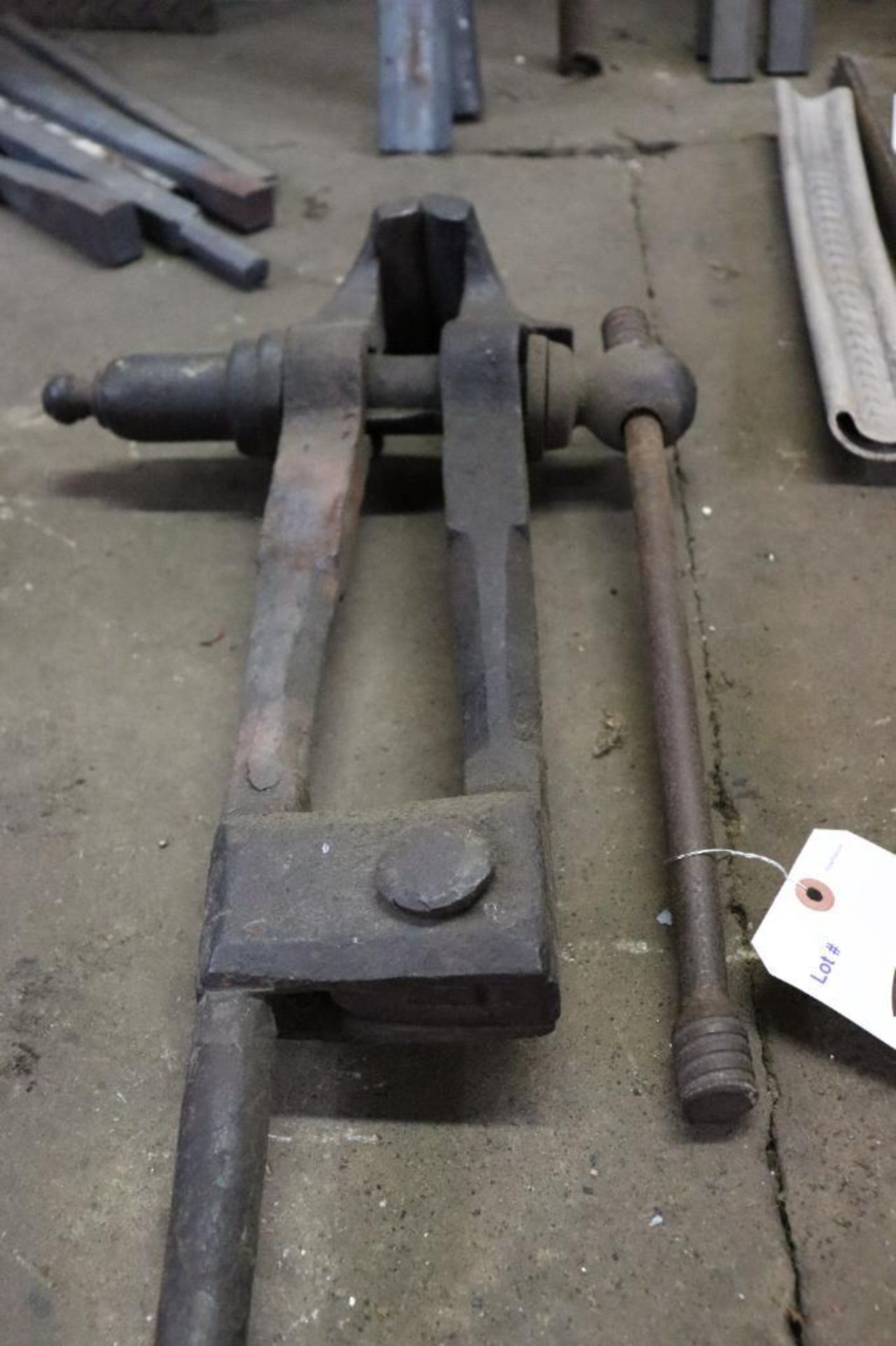 Post leg vise - Image 2 of 5