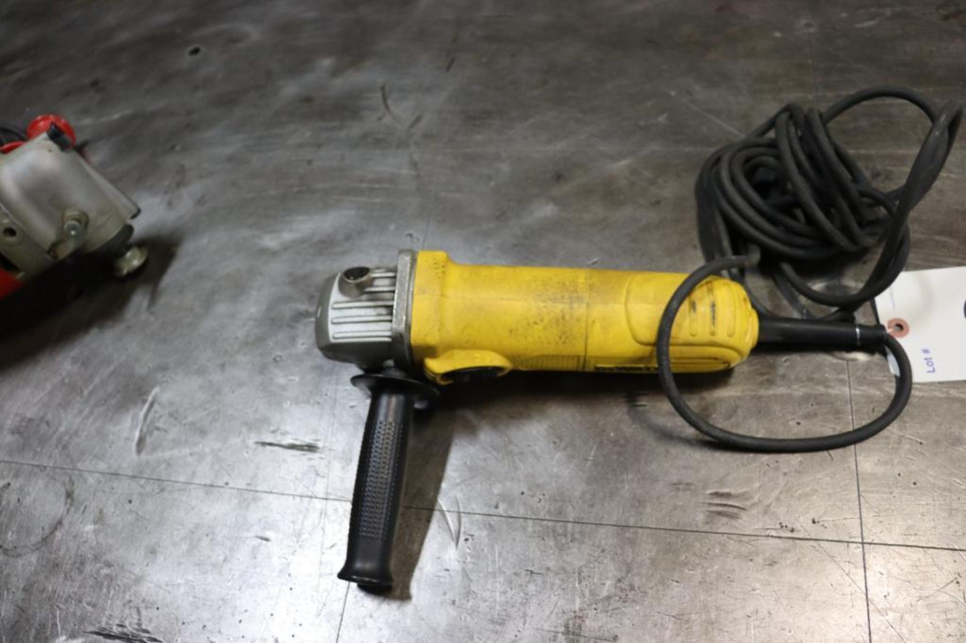 DeWalt DW818 4.5" Angle grinder - Image 2 of 3