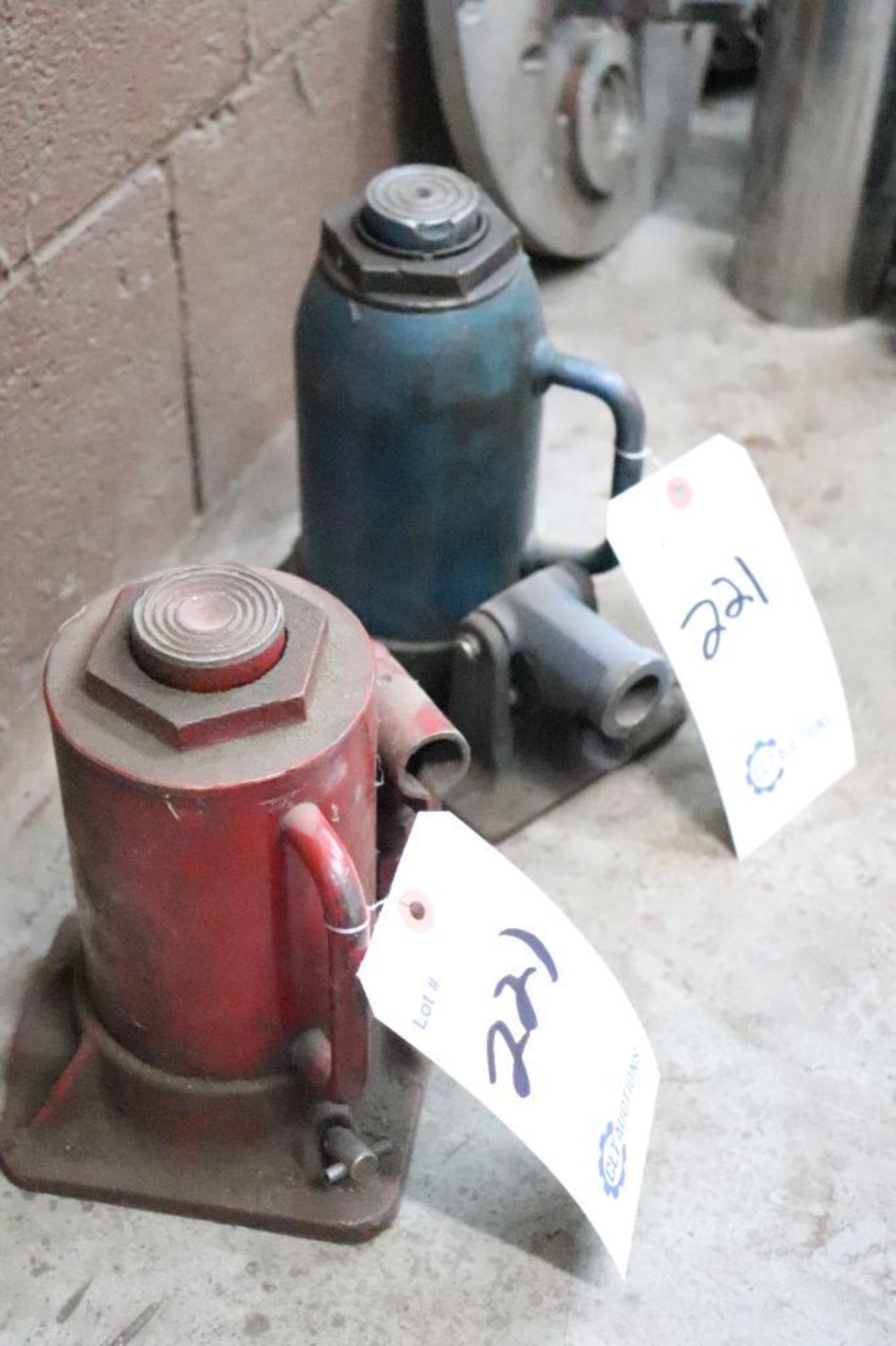 Hydraulic bottle jacks - Image 2 of 3