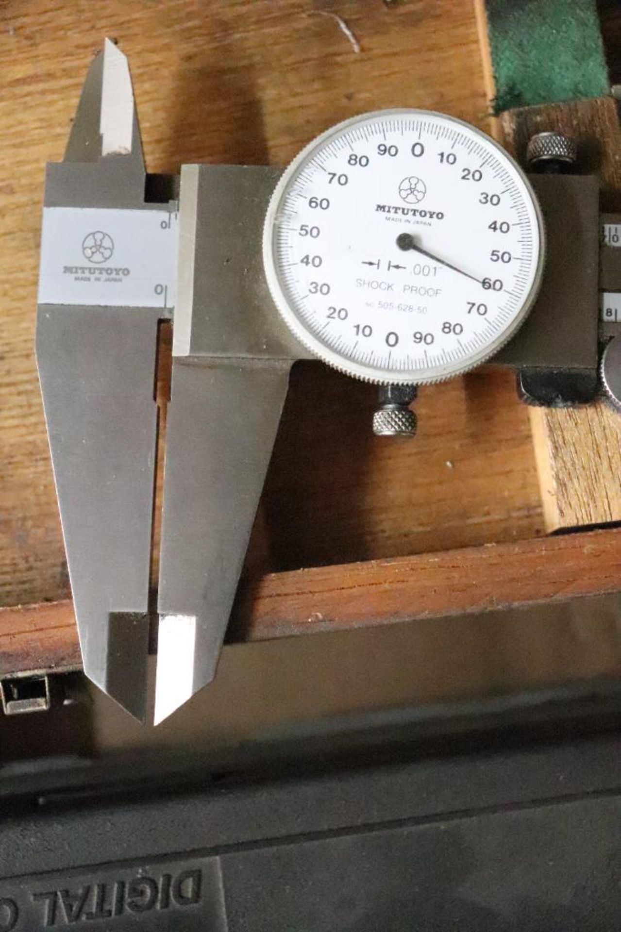 Dial & digital calipers - Image 3 of 7