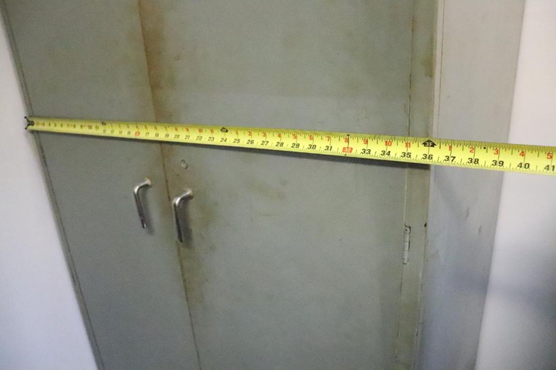 2 Door steel cabinet - Image 4 of 6