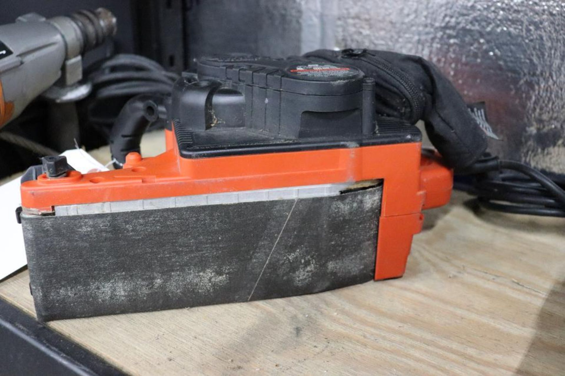 Black & Decker DS321 belt sander - Image 5 of 6