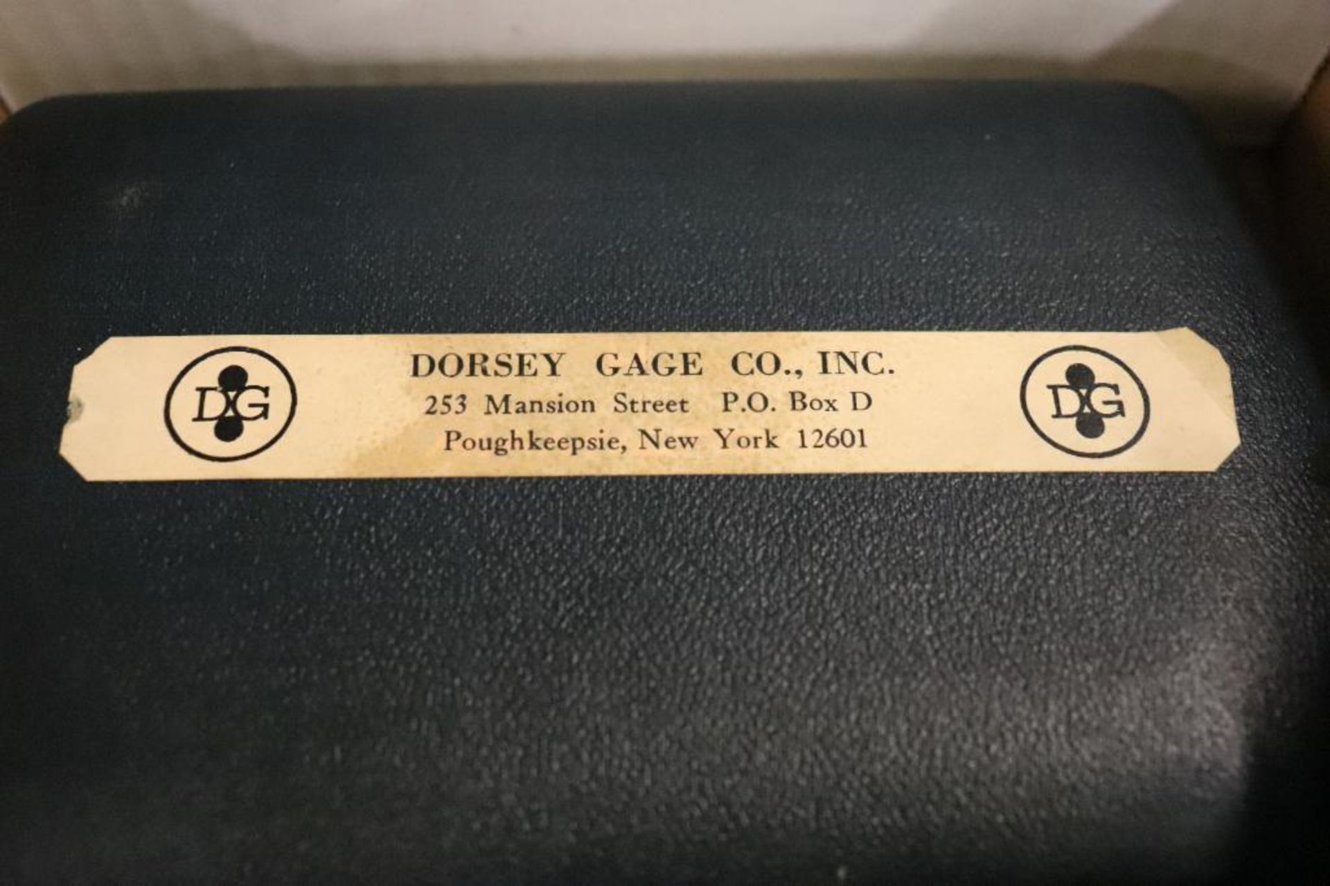 Dorsey Gage Co. model TI4-006 dial indicator set, 0-1" thread micrometer set - Image 2 of 7