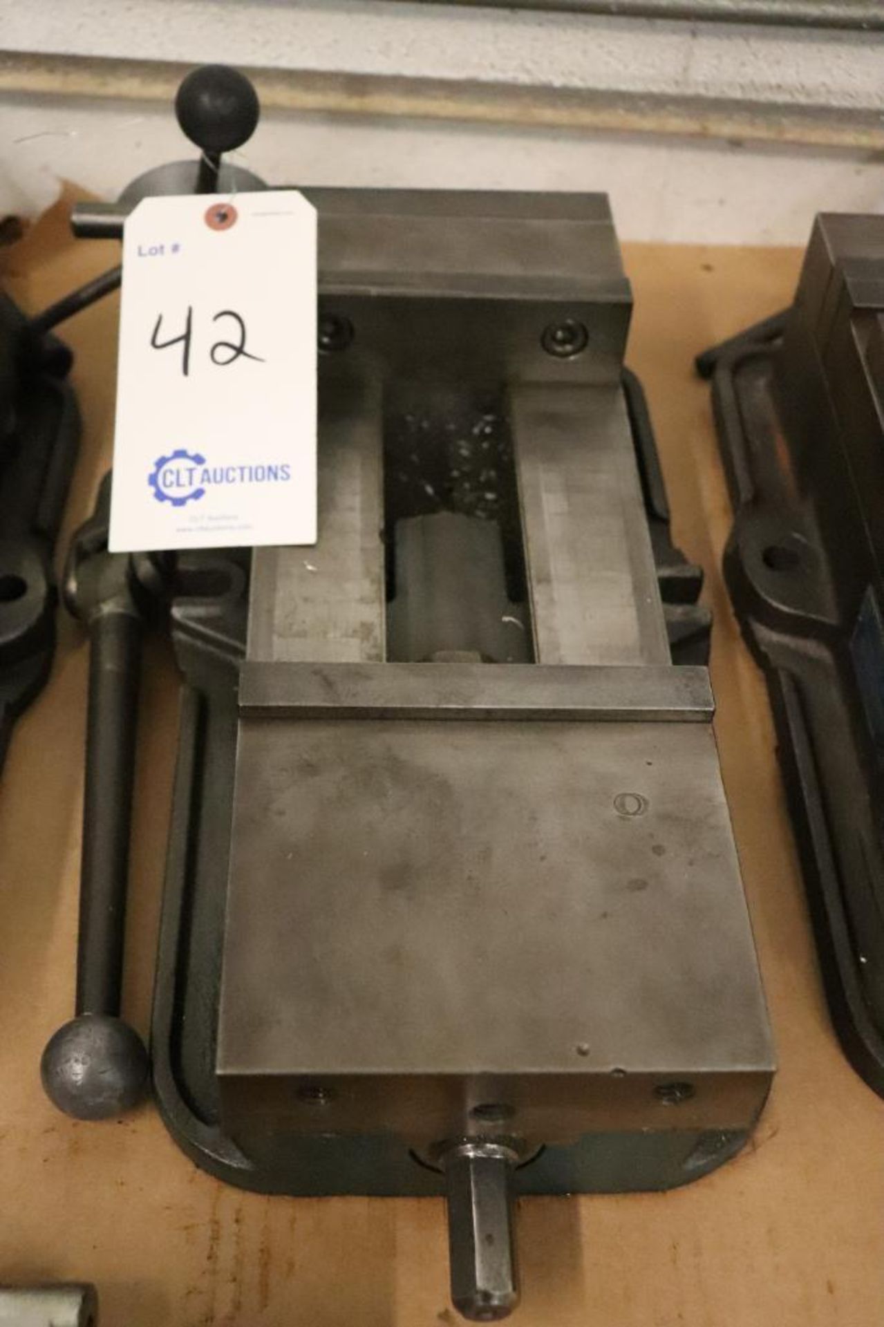 Kurt D675 6" milling vise