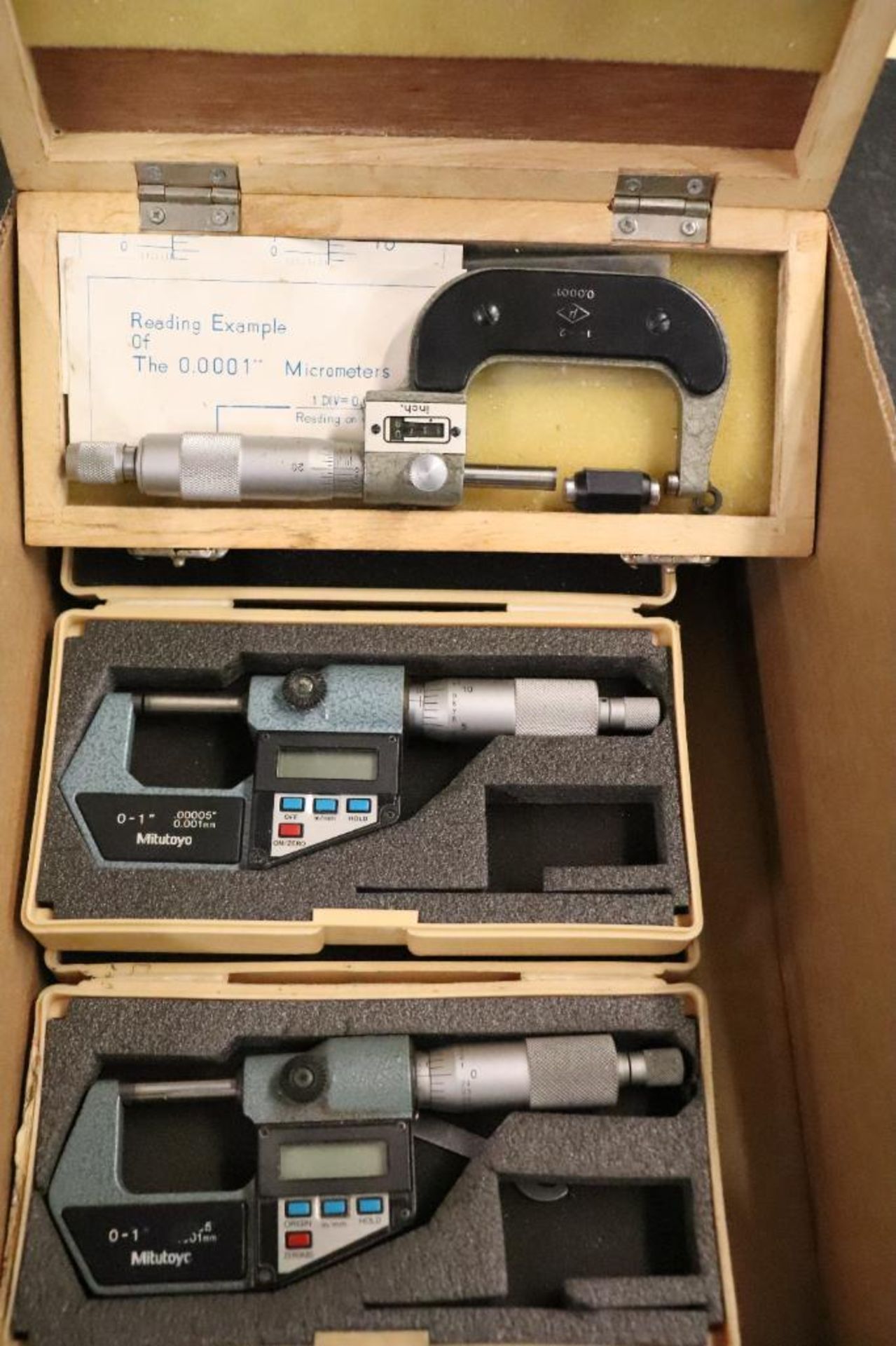 Mitutoyo 0-1" digital micrometers and Mitutoyo analog micrometer