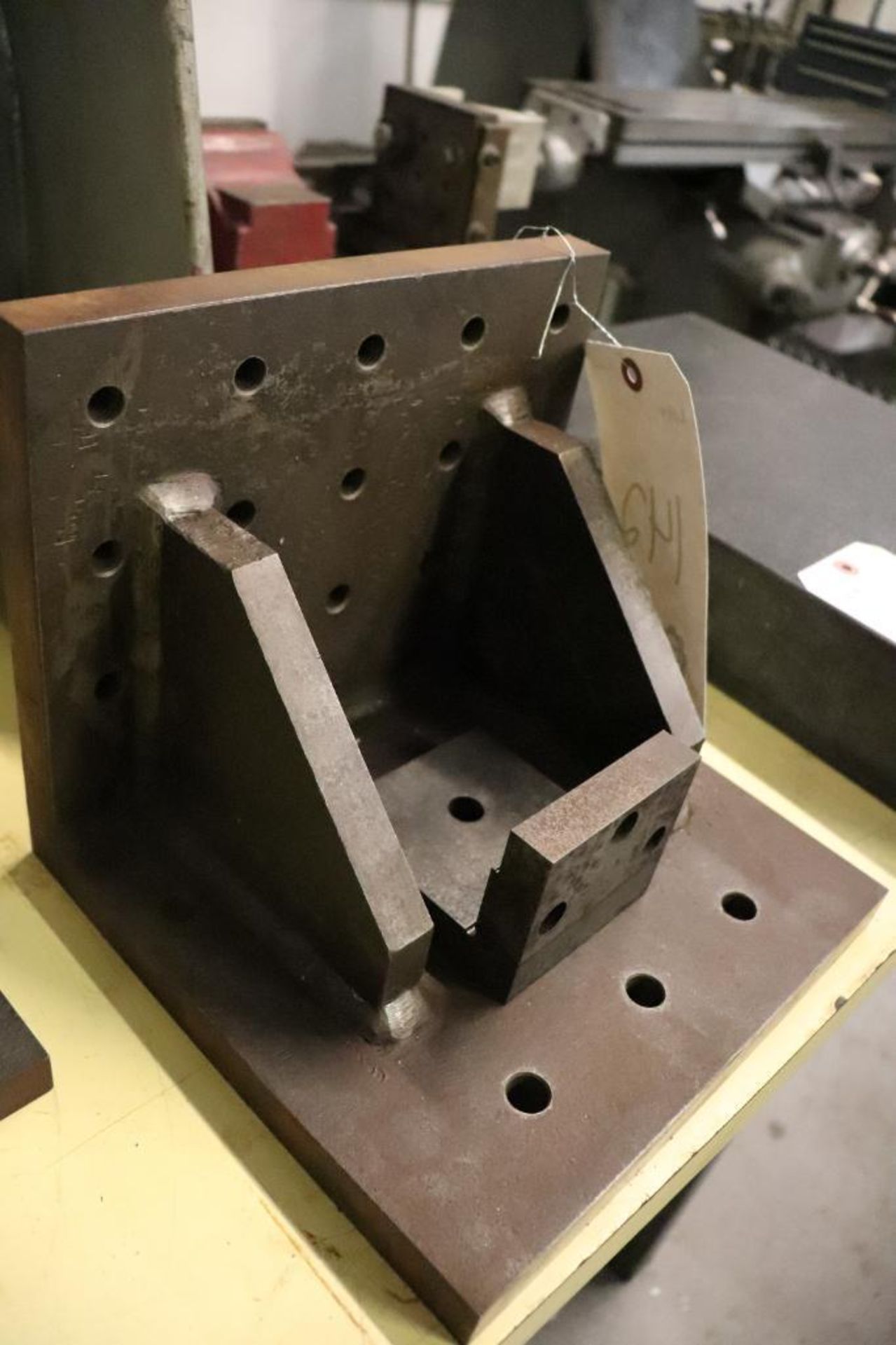 Large and small right angle plates - Image 2 of 6
