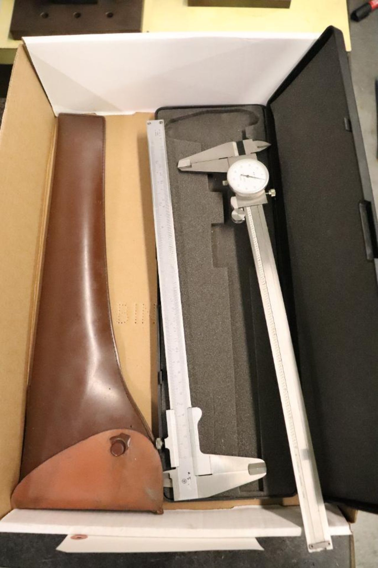 Mitutoyo 12" vernier caliper, 12" dial caliper with case - Image 2 of 5