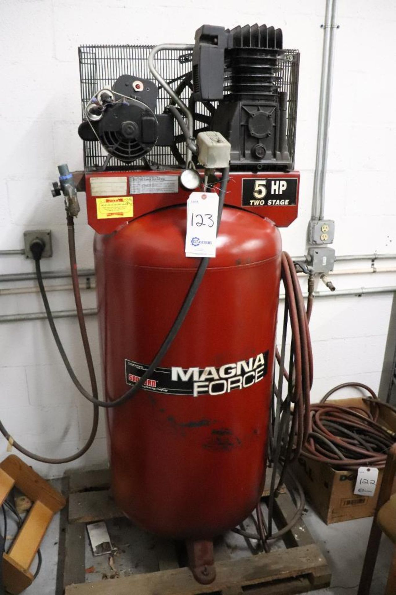 Sanborn 551 AT24-BOV 5HP vertical air compressor