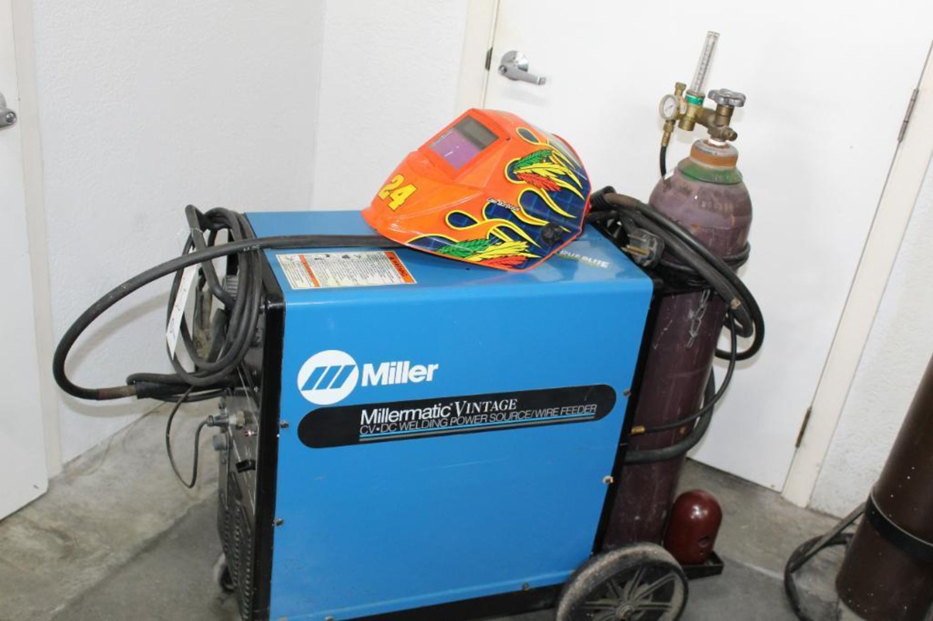 Millermatic vintage Mig welder w/tank - Image 3 of 5