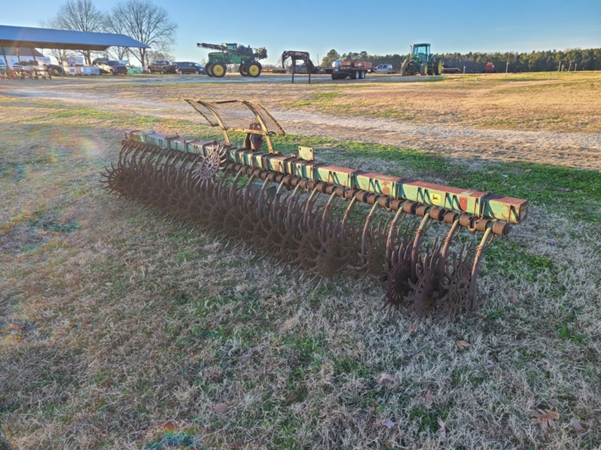 JD 4 row rotary hoe - Image 2 of 3