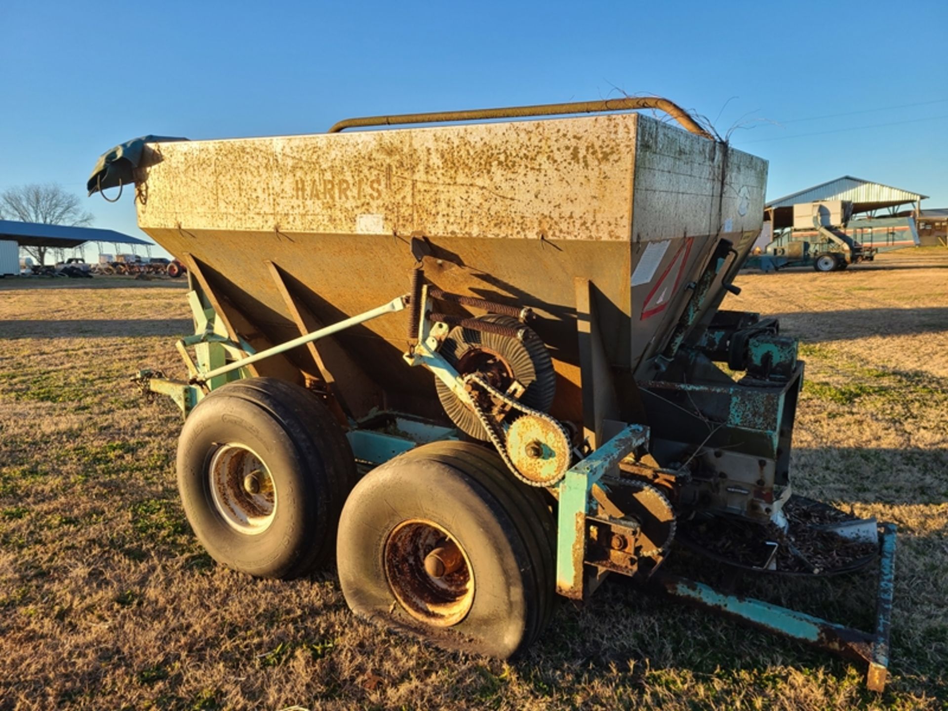 Agri Craft fertilize spreader salvage. Lot of rust damage to rear - Image 4 of 6