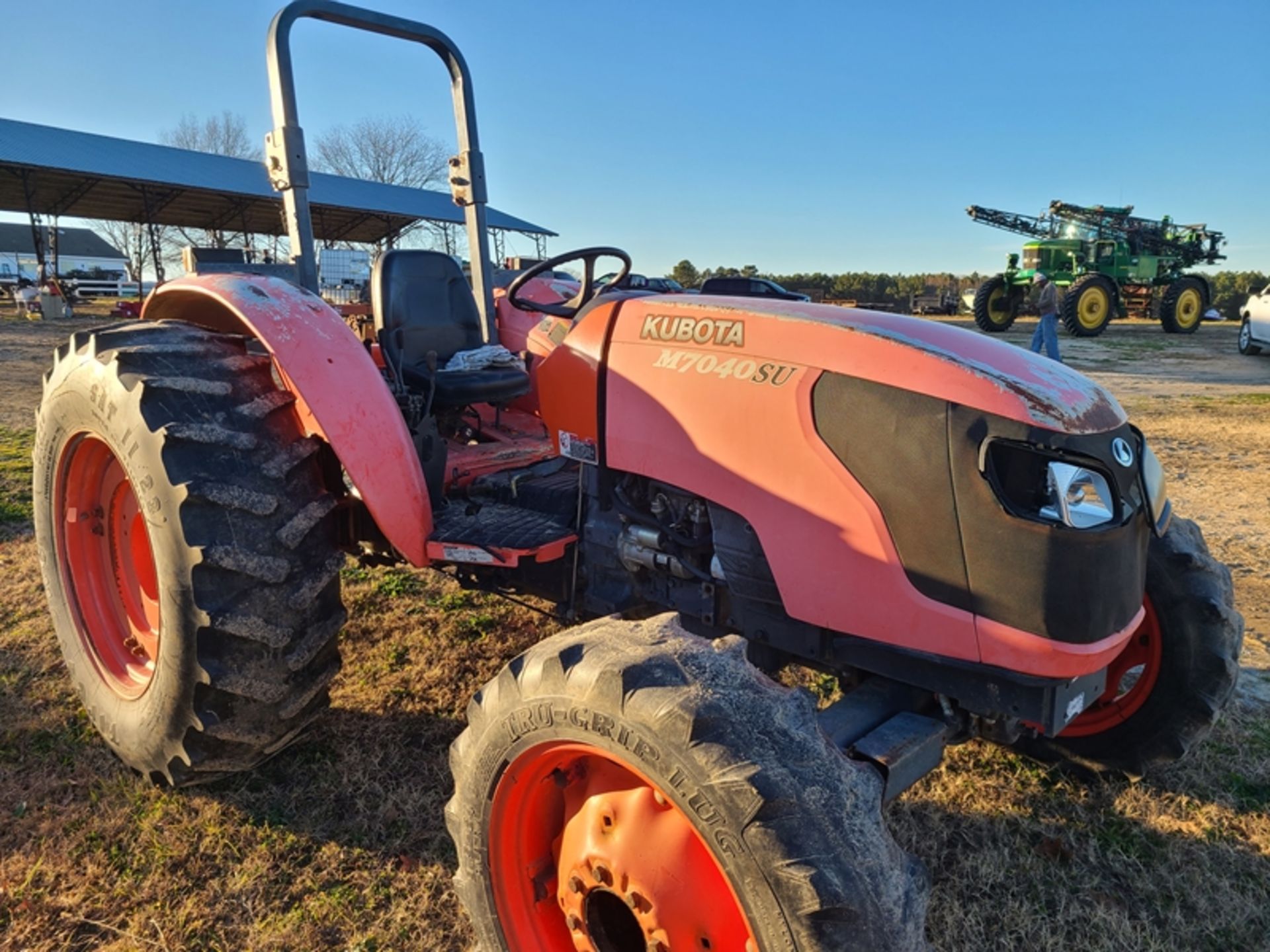 Kubota M7040SU 4wd, ser# 66115 3814 hours damage to front grill stearing wheel colum will come up - Image 5 of 8