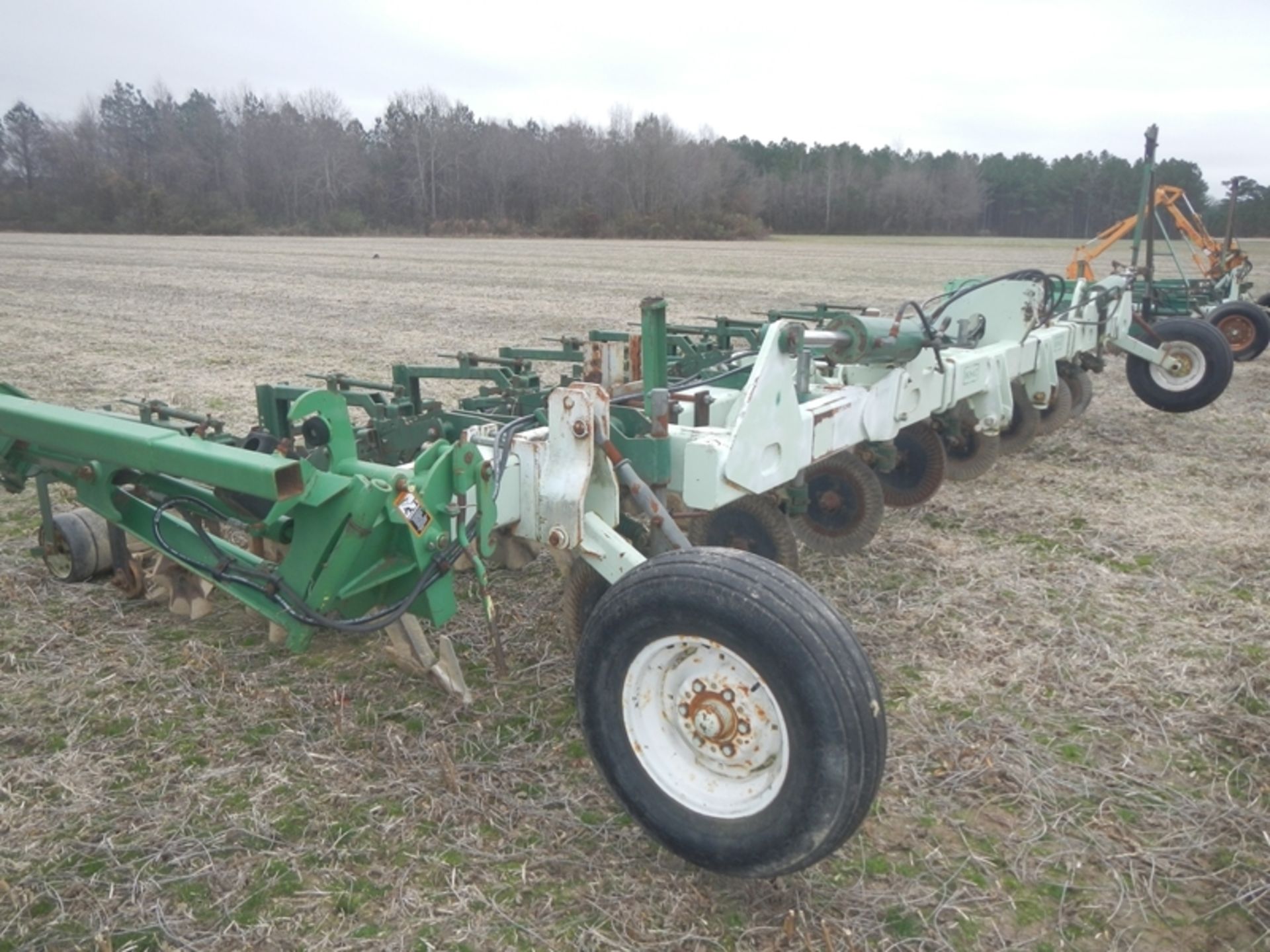 KMC 8 row ripp stripp with row markers - Image 2 of 5