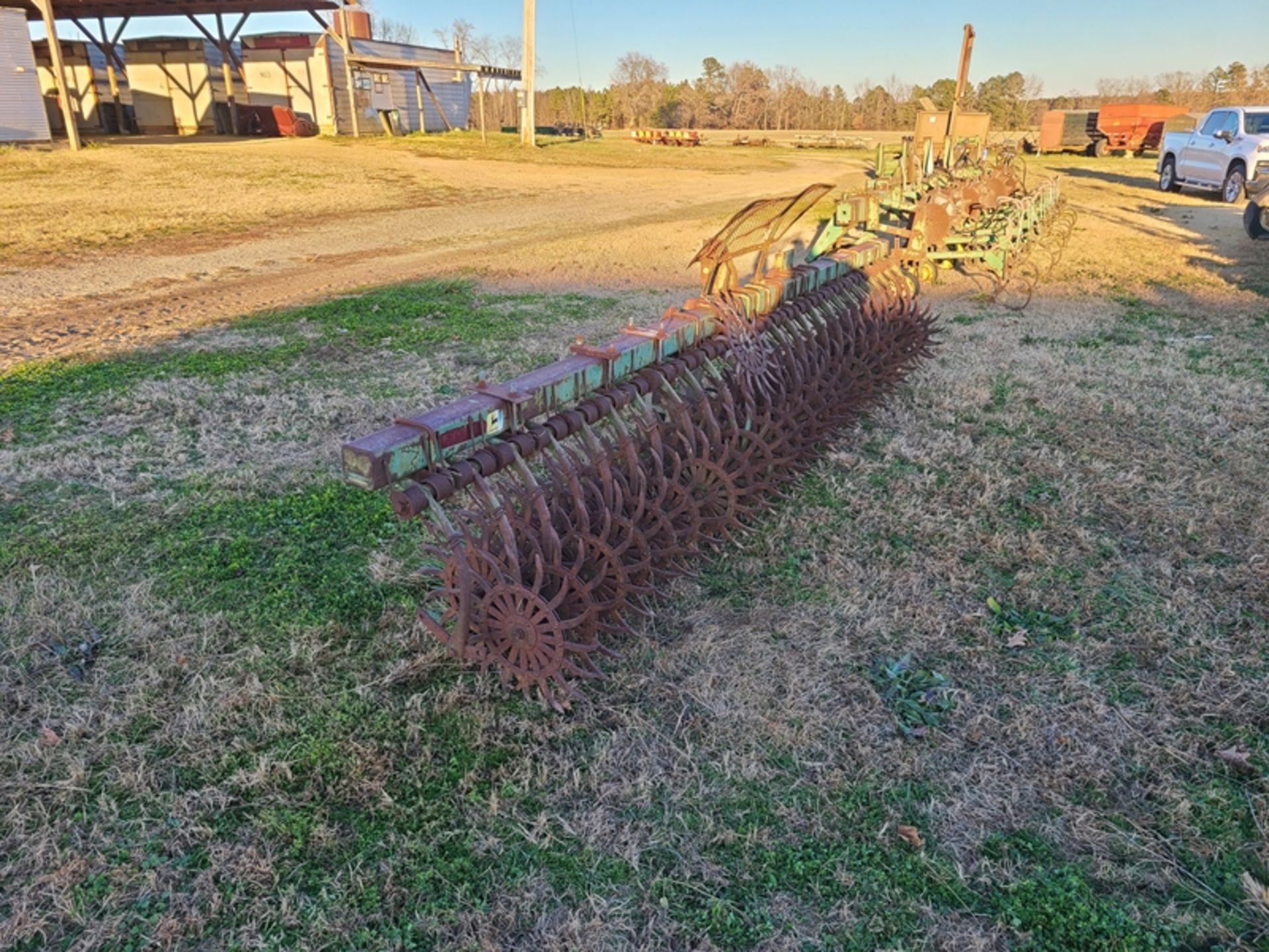 JD 4 row rotary hoe - Image 3 of 3