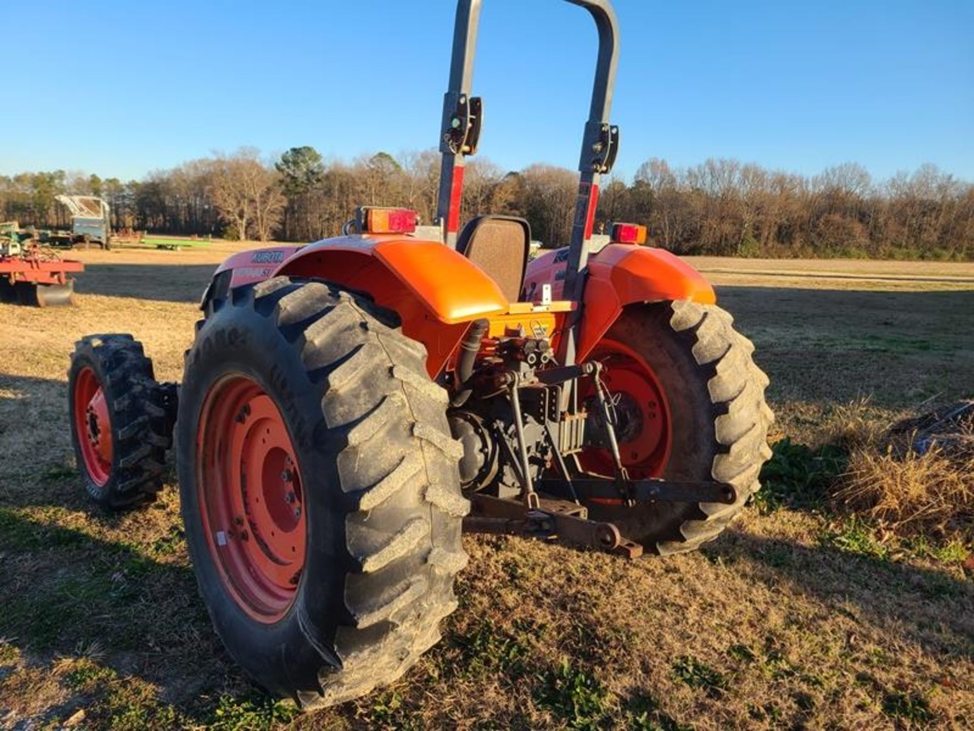 Kubota M7040SU 4wd, ser# 66115 3814 hours damage to front grill stearing wheel colum will come up - Image 2 of 8