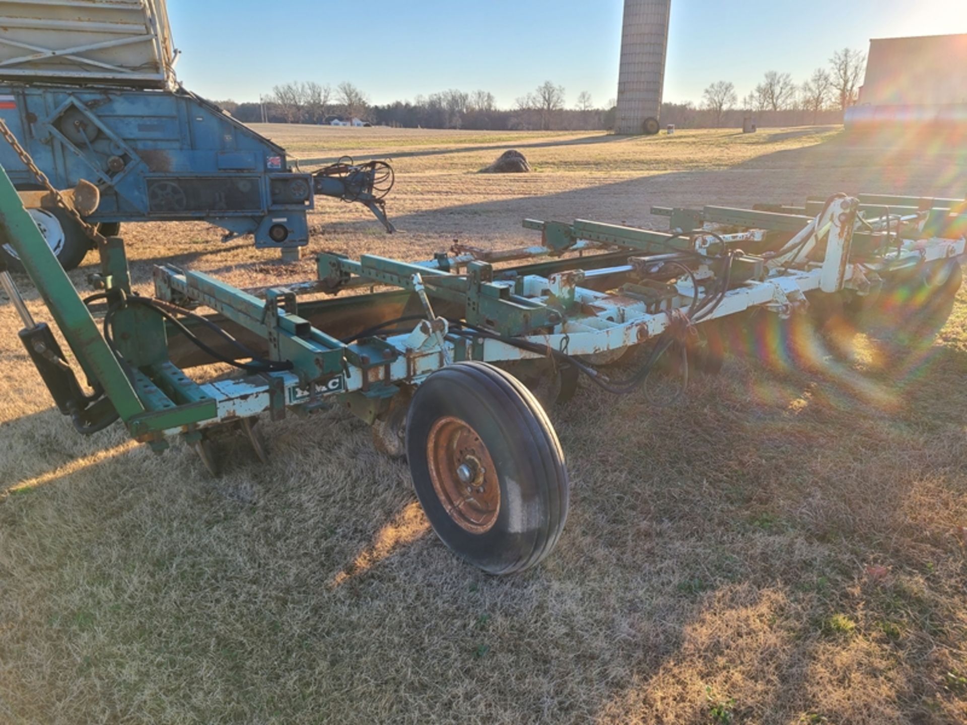 KMC 8 row 36" bedder with bed shappers and row makers - Image 2 of 4