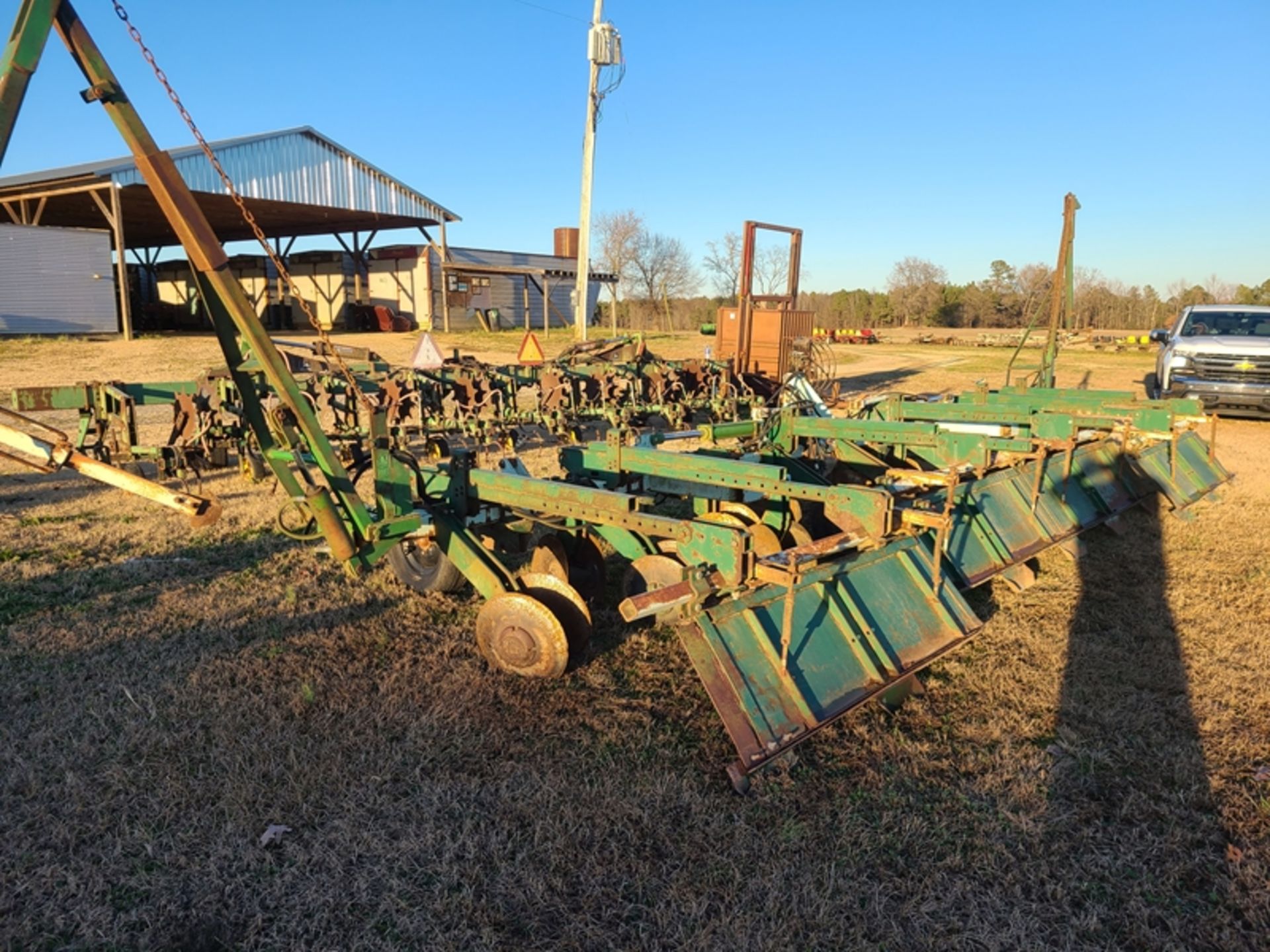 KMC 8 row 36" bedder with bed shappers and row makers - Image 4 of 4