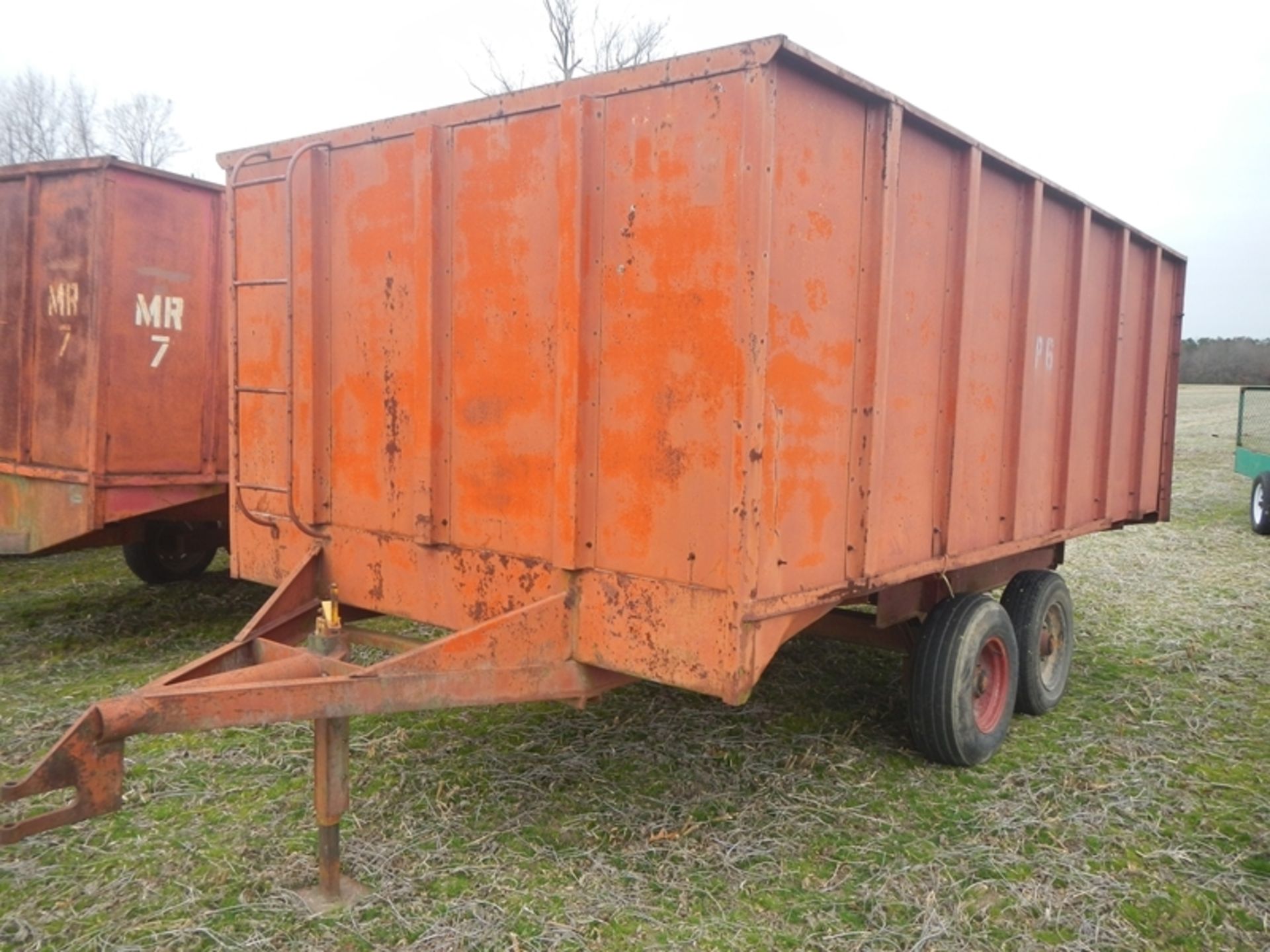 Long dual axle peanut trailer