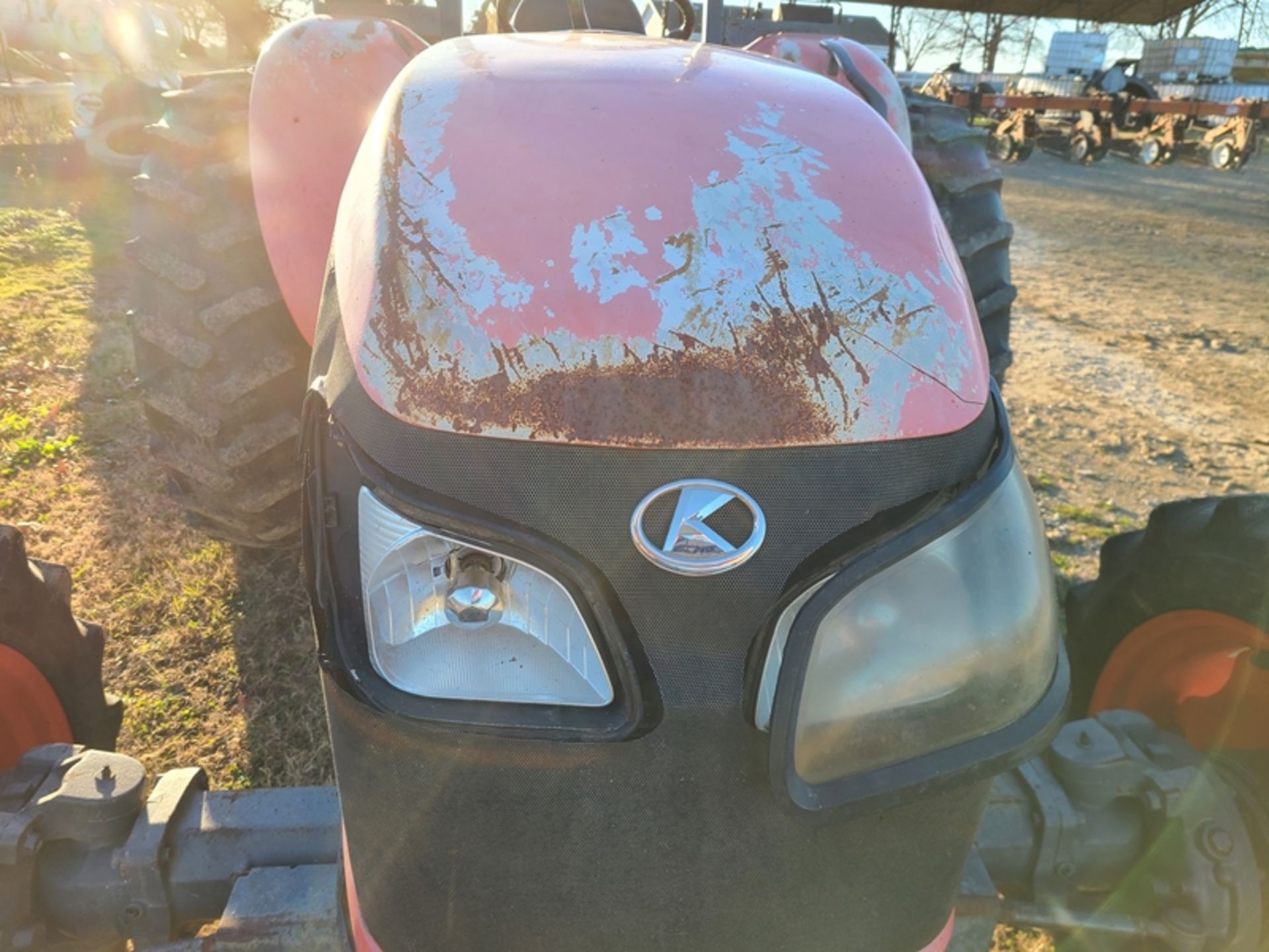 Kubota M7040SU 4wd, ser# 66115 3814 hours damage to front grill stearing wheel colum will come up - Image 6 of 8