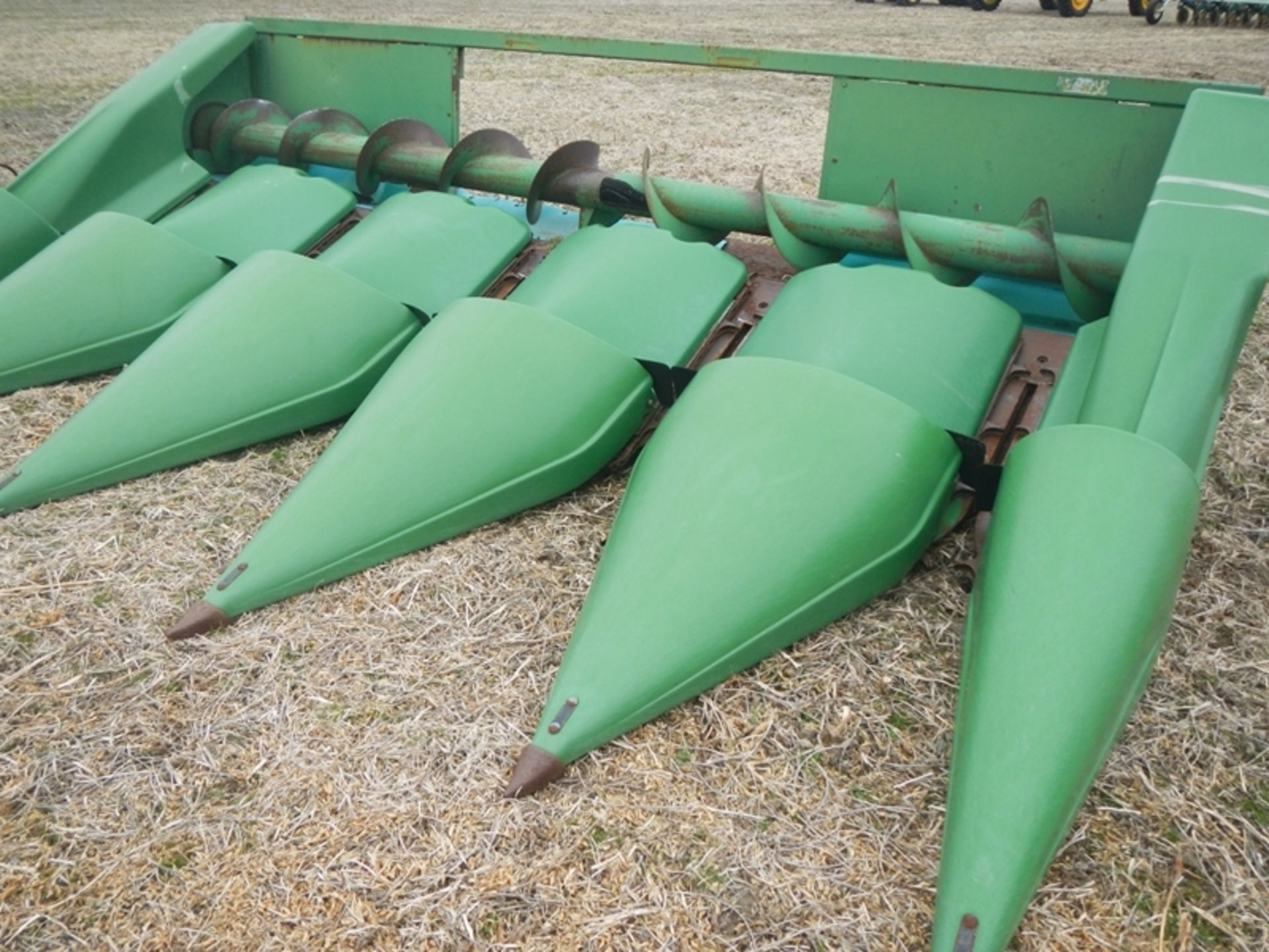 JD 5 row corn head 36" with poly snouts - Image 2 of 5