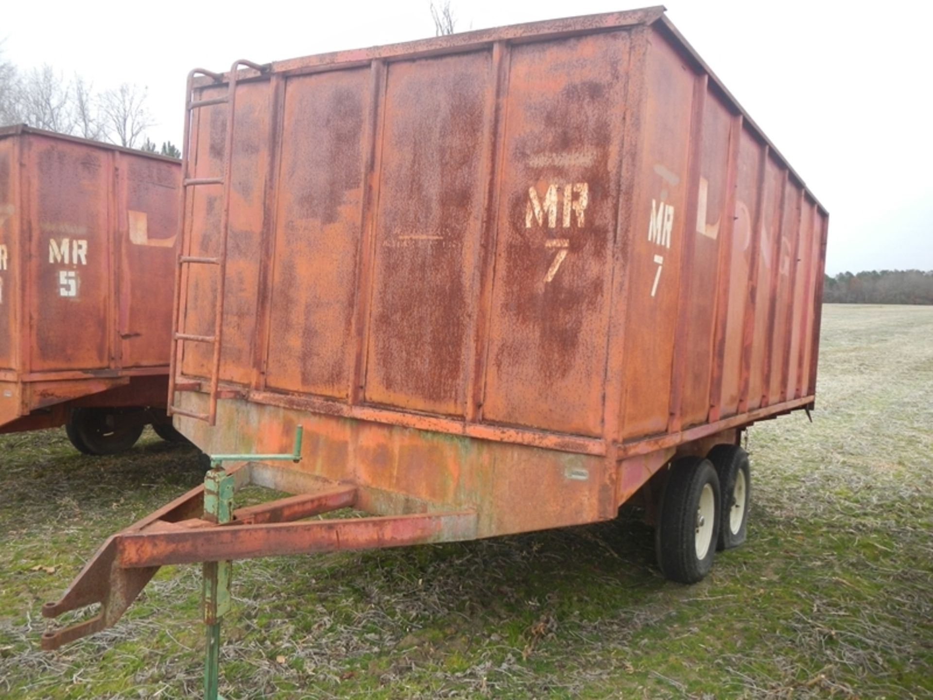 Long dual axle peanut trailer