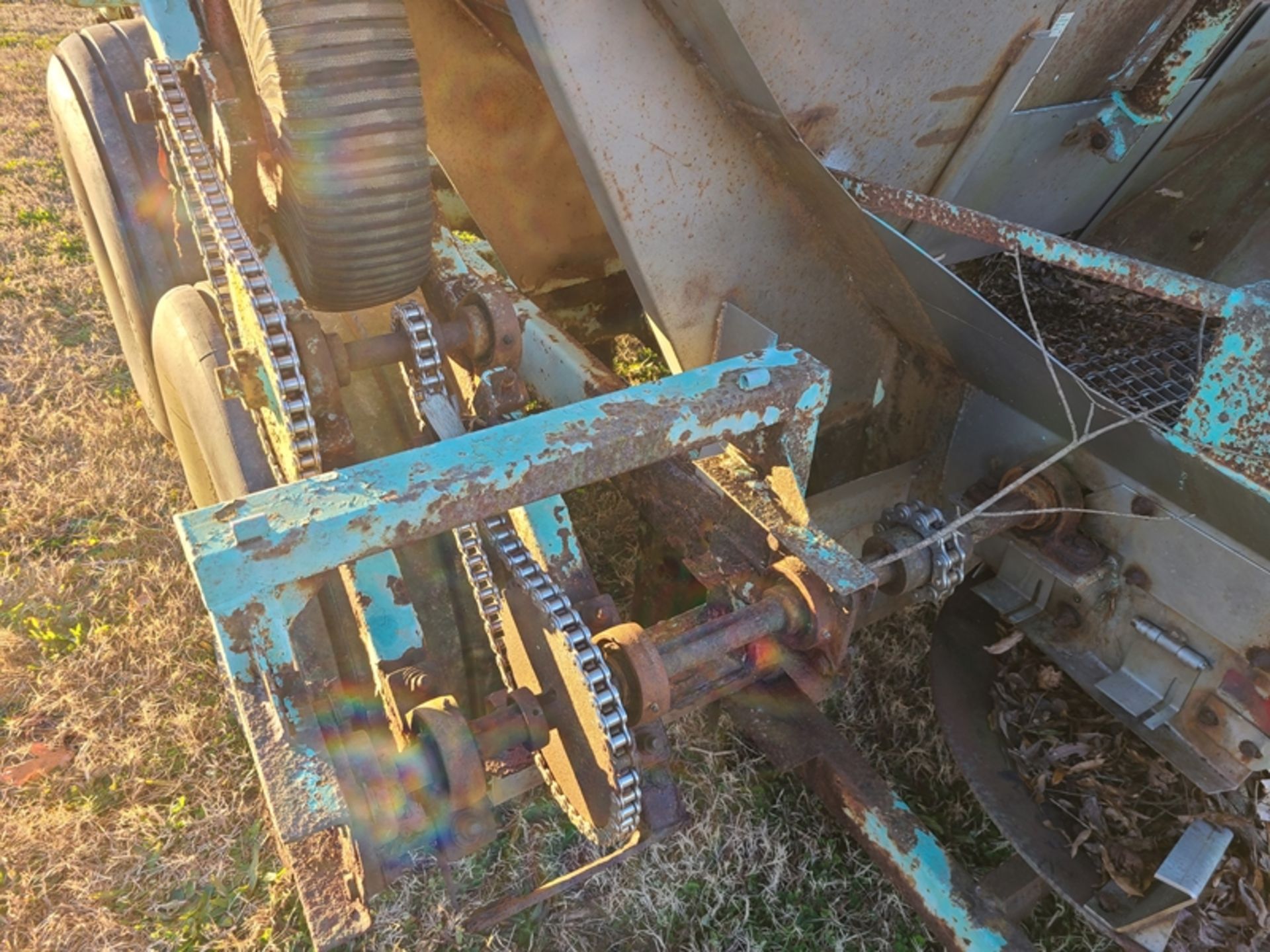 Agri Craft fertilize spreader salvage. Lot of rust damage to rear - Image 6 of 6