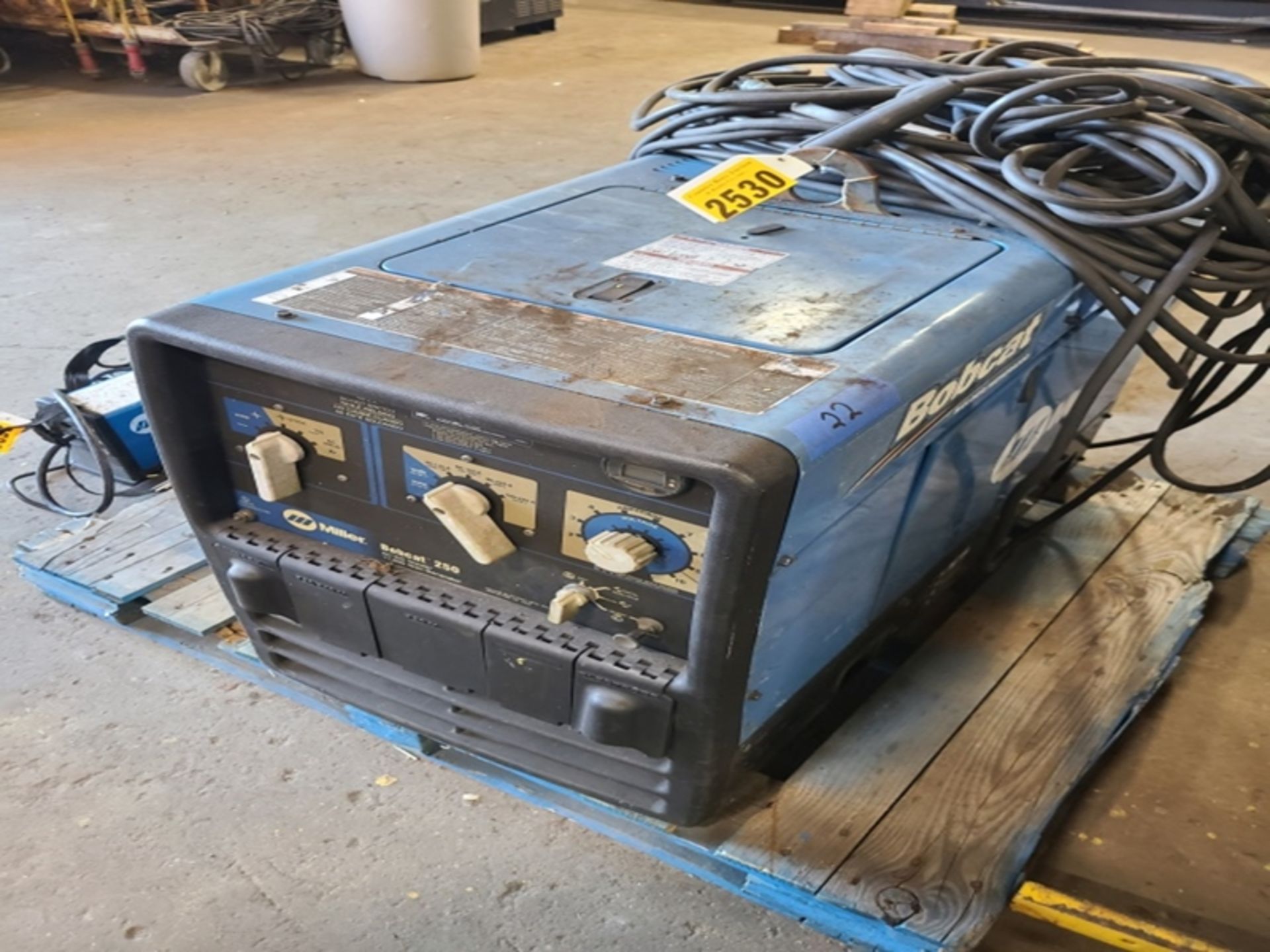 Miller Bobcat 250 AC/DC welder 11K generator ser# MD461?32R stock no 907500 hrs unknown - Image 2 of 2