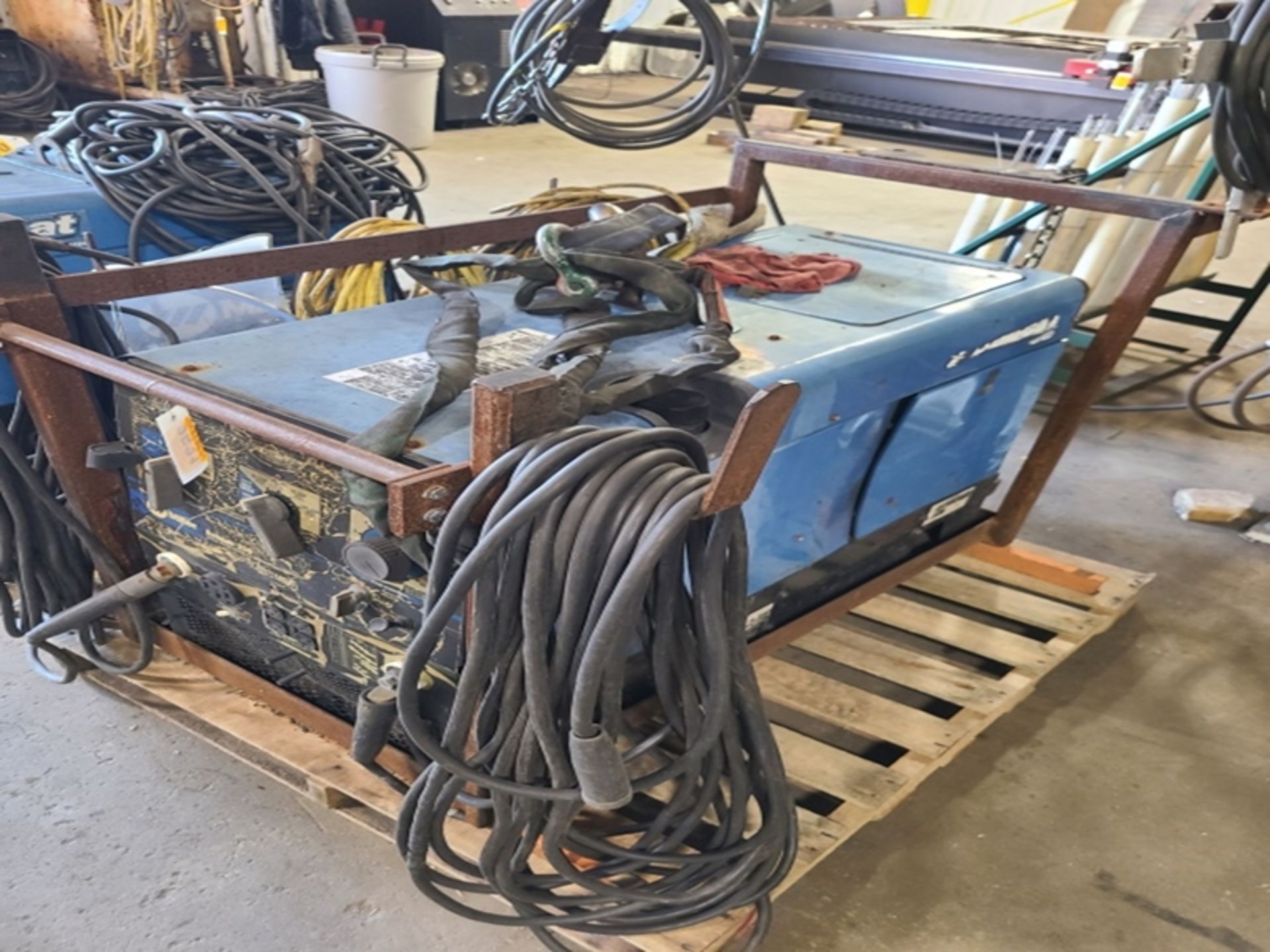 Miller Bobcat 250 AC/DC welder 10K generator ser# LF305304 stock no 907212 hrs unknown - Image 3 of 3