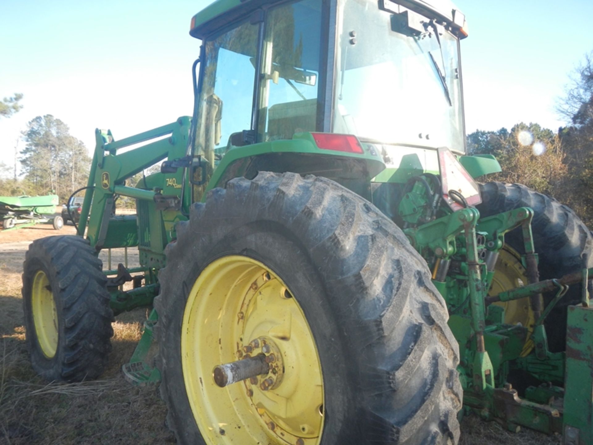 JD 7400 cab, 4wd, power quad, w/JD 740 classic loader and forks ?10,031 hours? - Image 5 of 11