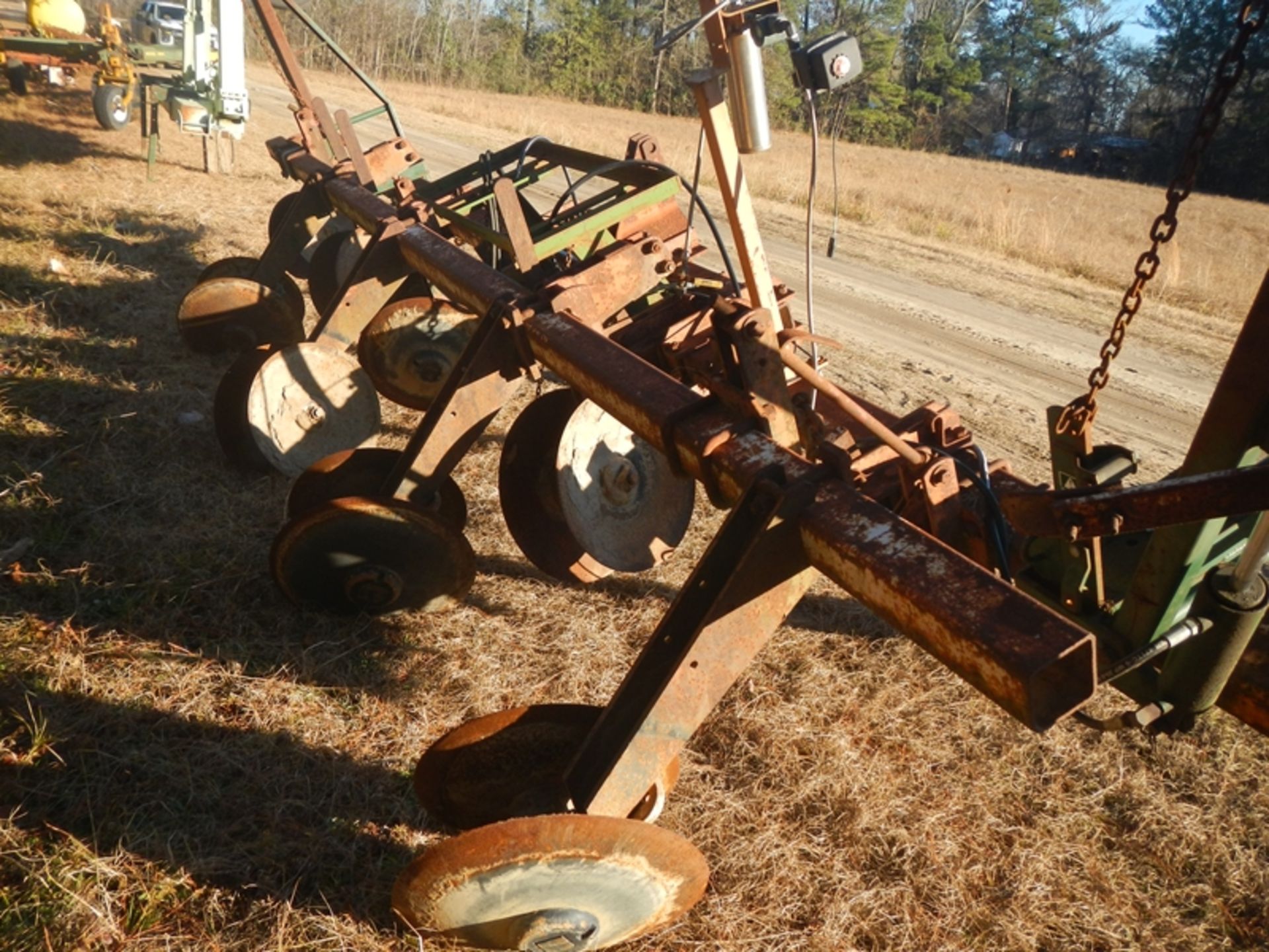 Lilliston 4 row ripper bedder floating 46" row width - Image 3 of 3