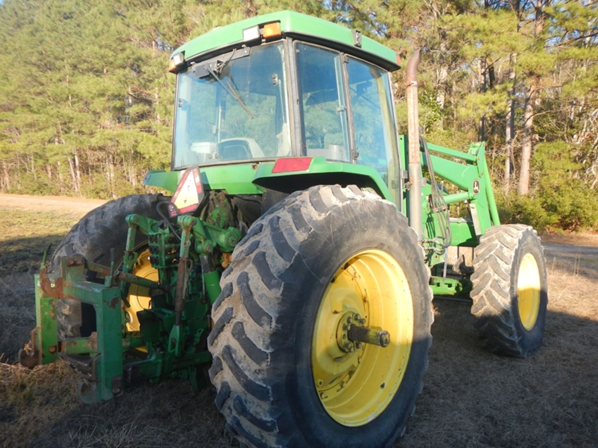JD 7400 cab, 4wd, power quad, w/JD 740 classic loader and forks ?10,031 hours? - Image 4 of 11
