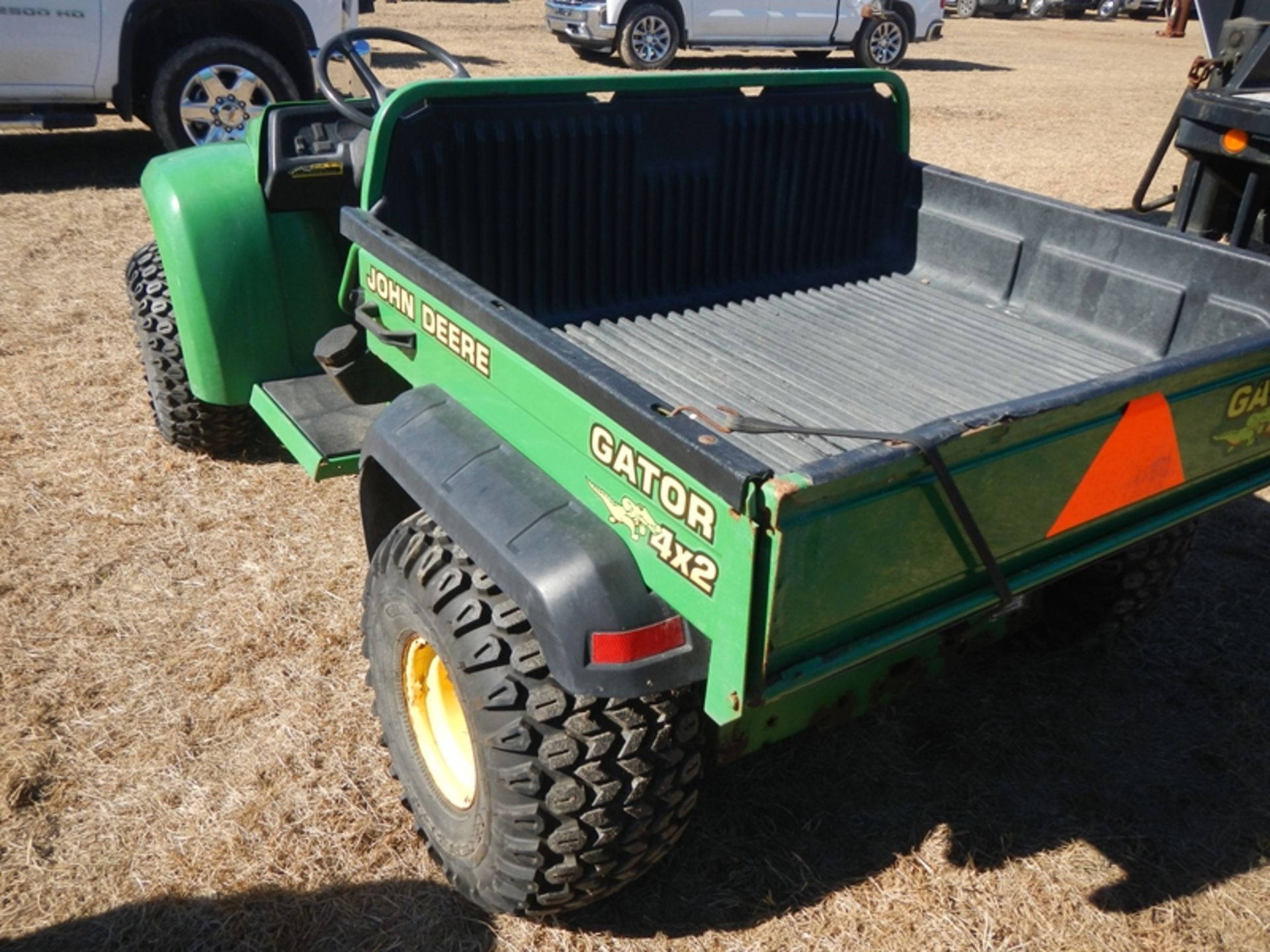 JOHN DEERE 4X2 gator UTV - 1007 hrs. missing seat cushions - Image 2 of 3