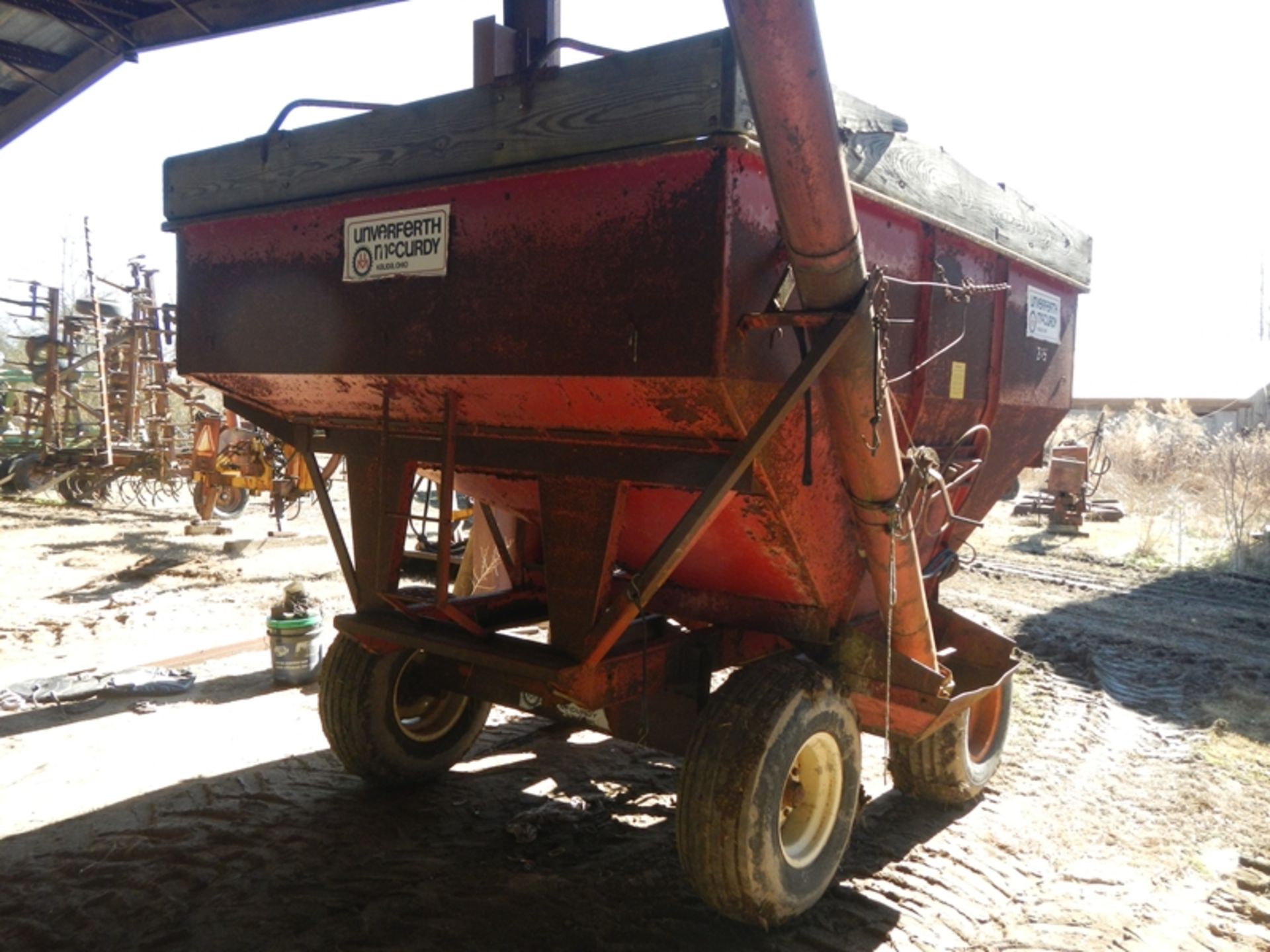 Unerferth 275 gravity flow grain cart with augor - Image 3 of 4