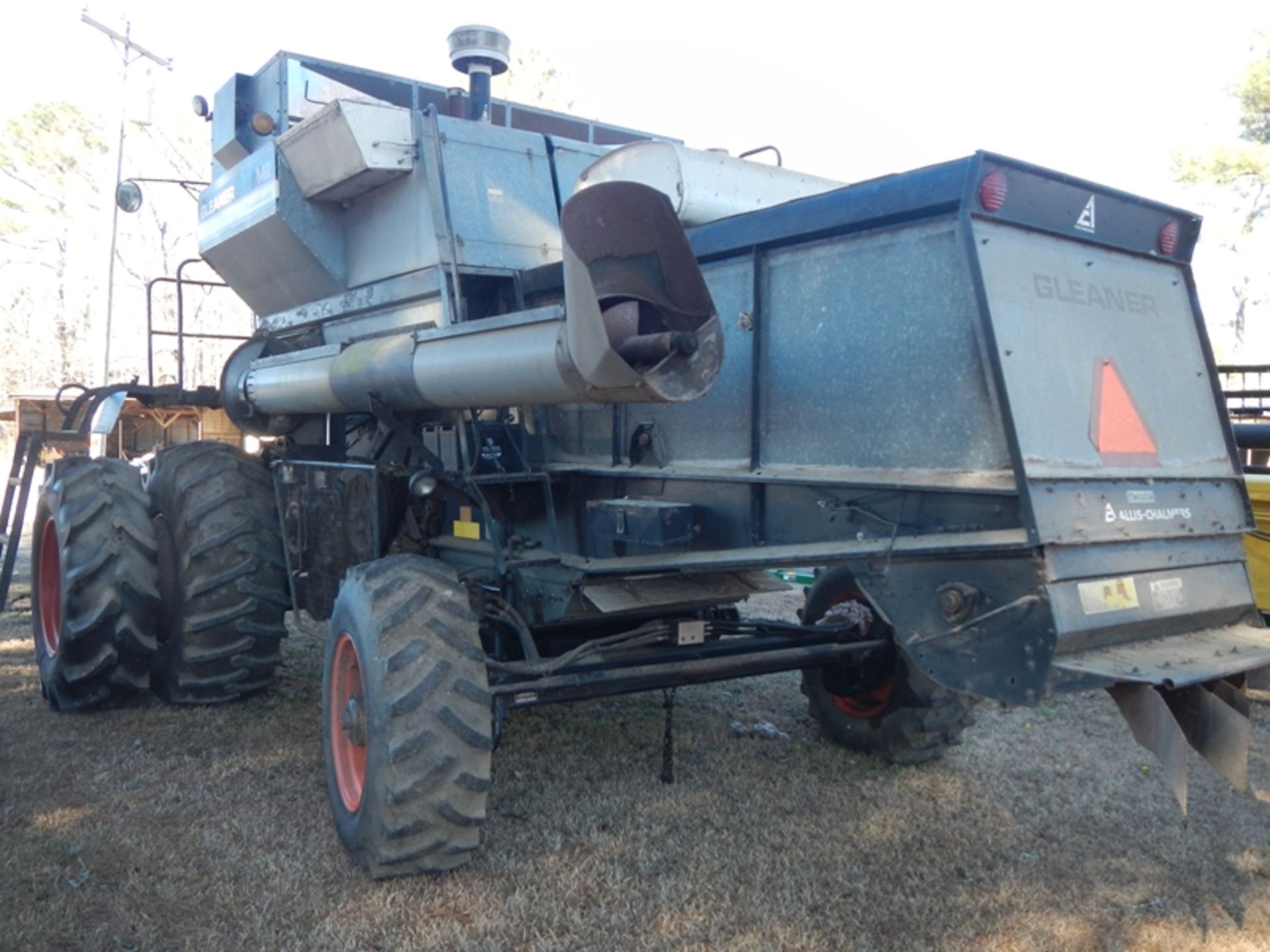 Gleaner M2 combine - Image 3 of 4