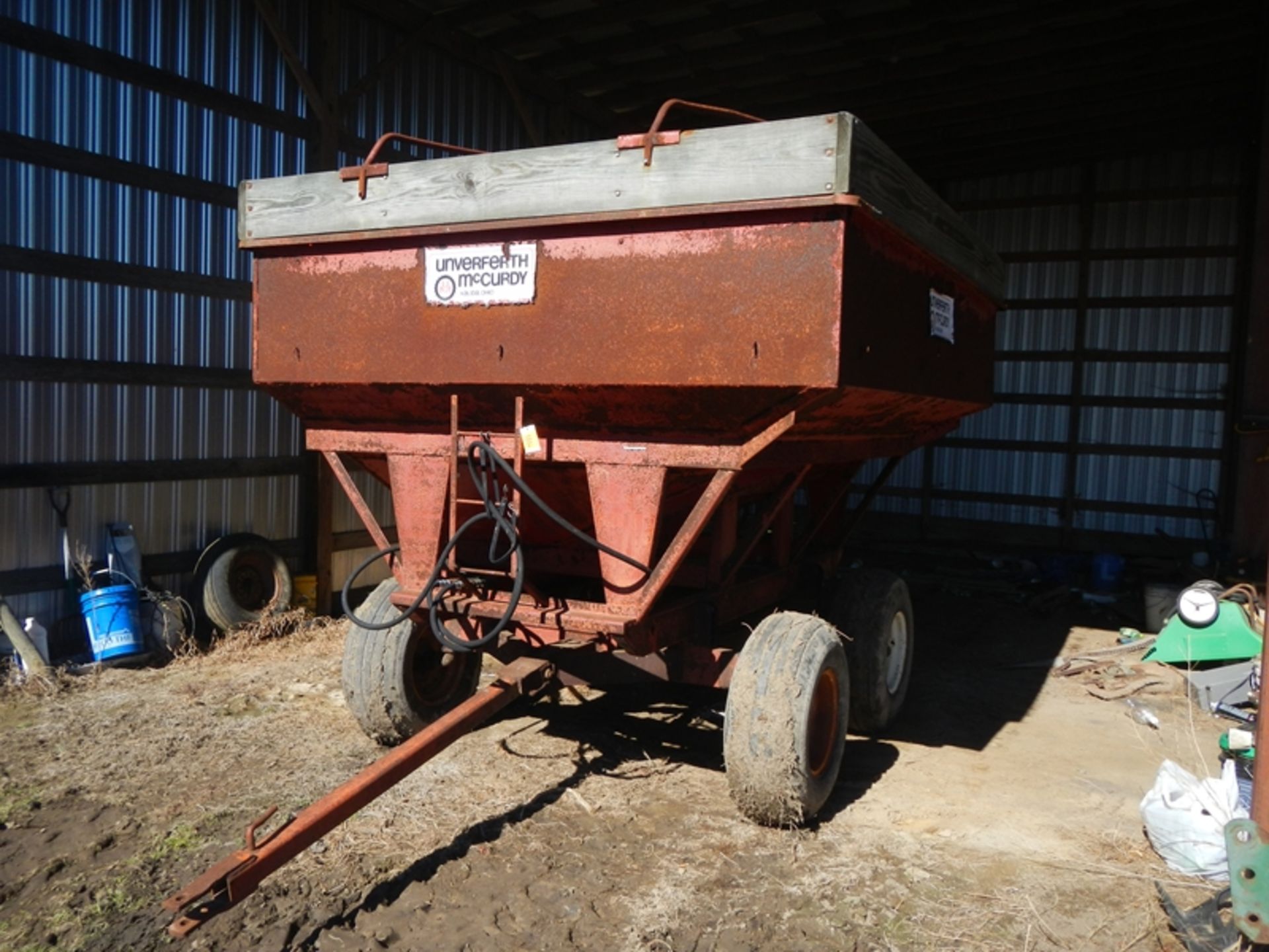 Unerferth 275 gravity flow grain cart with augor