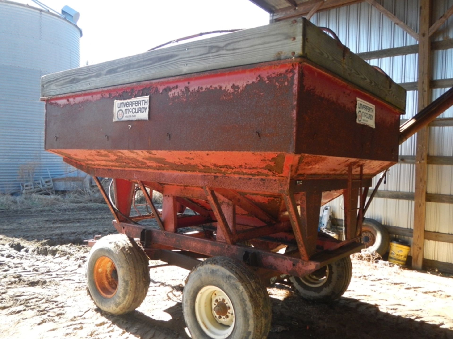 Unerferth 275 gravity flow grain cart with augor - Image 2 of 4
