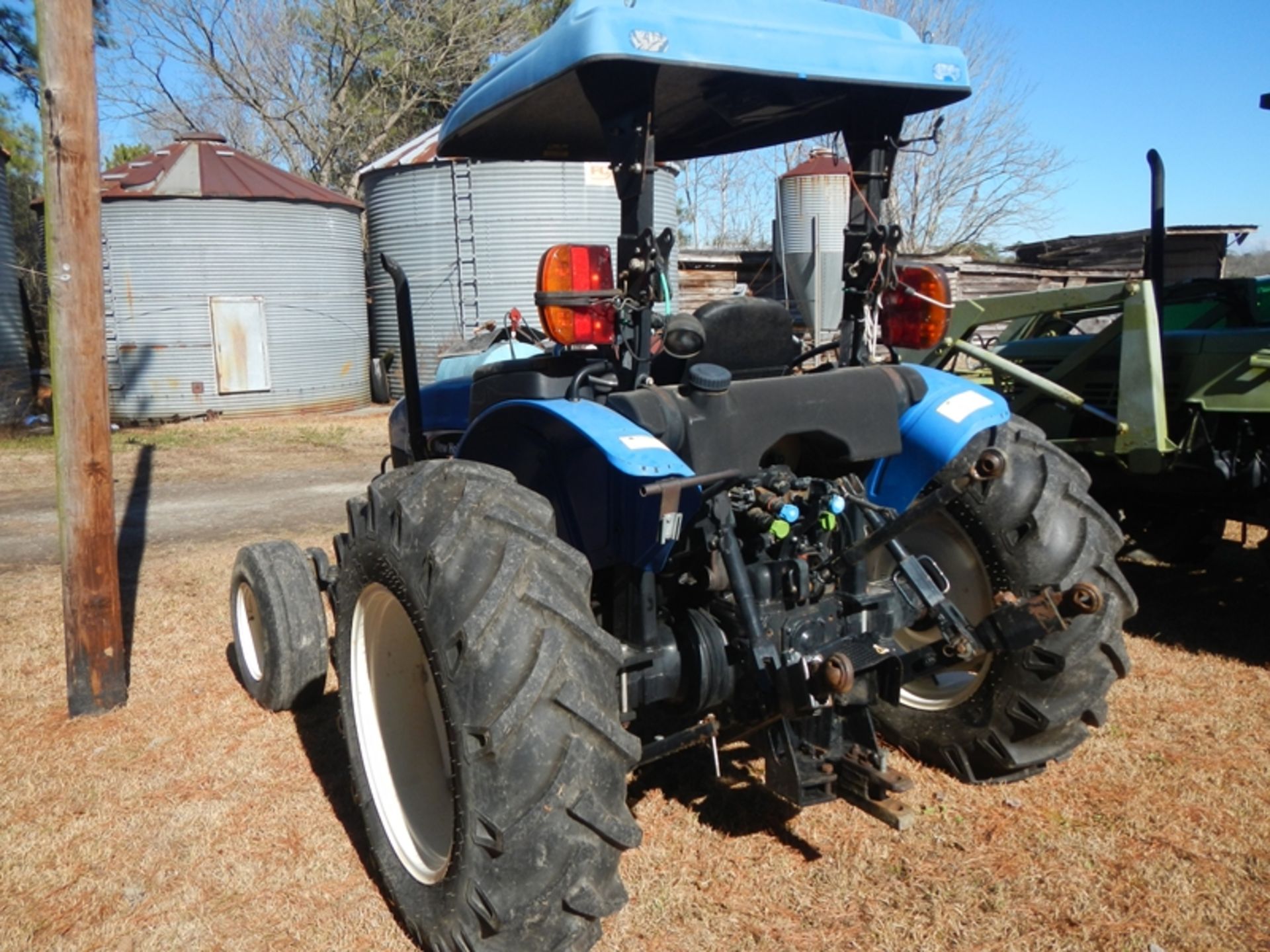 New Holland TN65 tractor 2849 hrs vin# 001312717 - Image 3 of 7