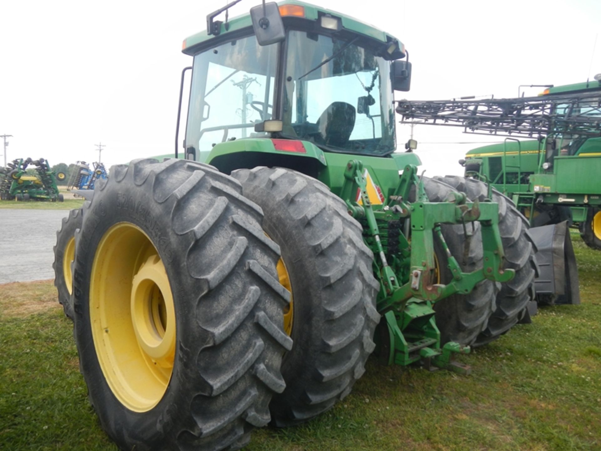 JOHN DEERE 8400 tractor - 4wd, 7,515 hrs - Serial RW8400P011798 520/85R42 duals quick hitch - Image 4 of 6