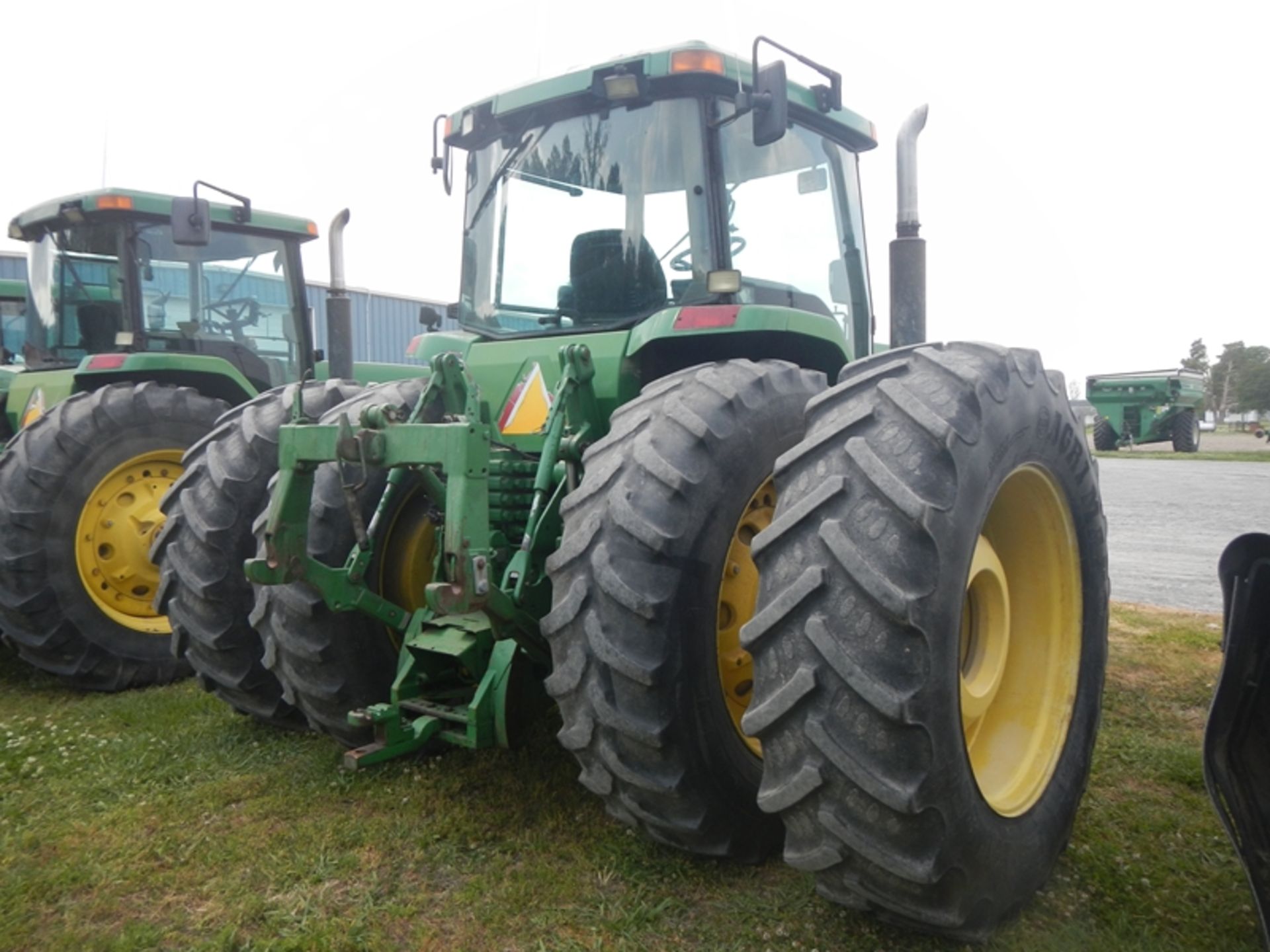 JOHN DEERE 8400 tractor - 4wd, 7,515 hrs - Serial RW8400P011798 520/85R42 duals quick hitch - Image 3 of 6