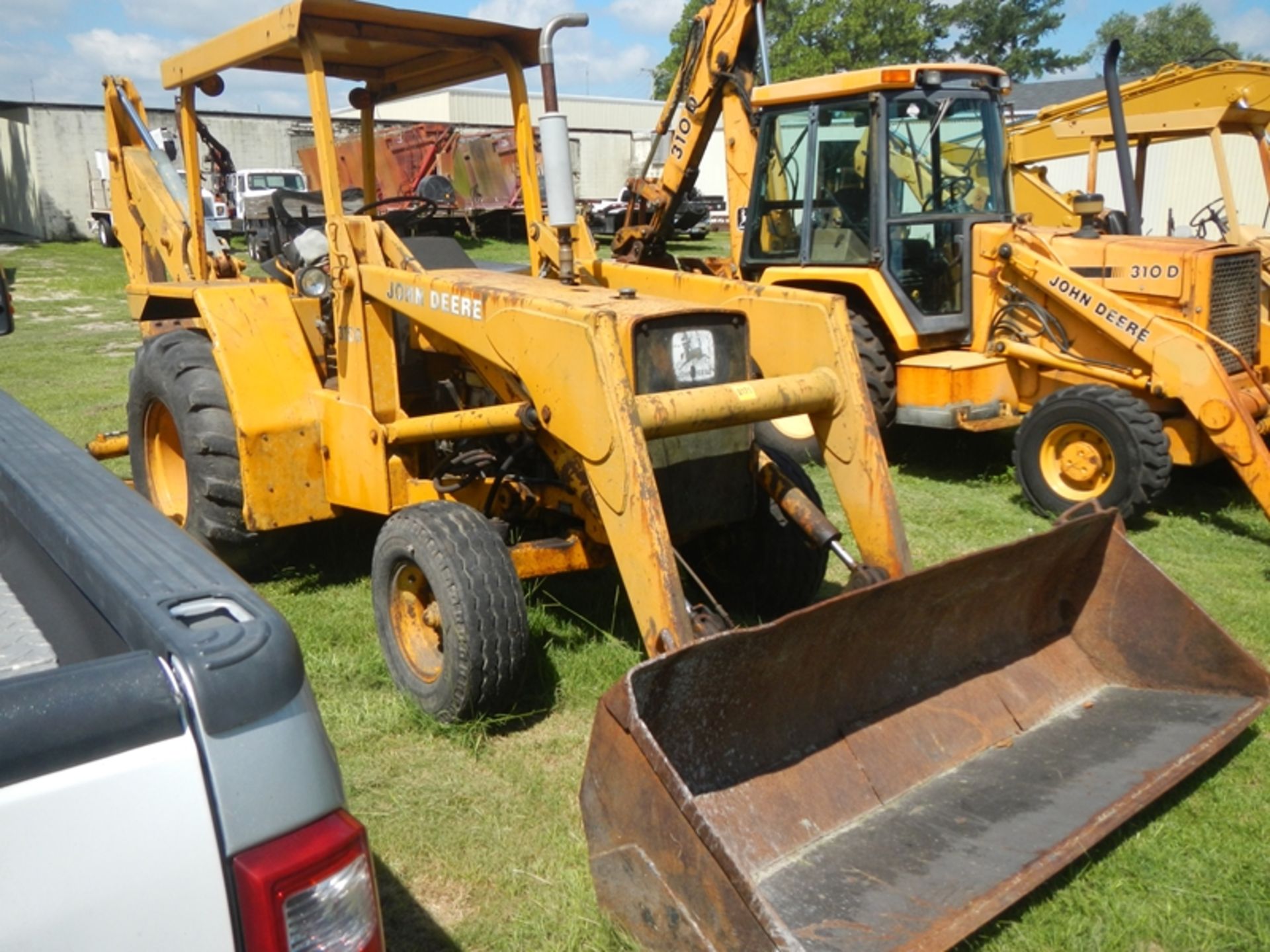 JD 310B Backhoe no reverse. - Image 2 of 3