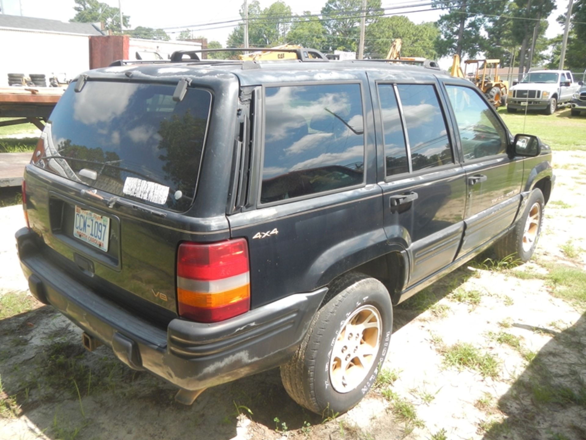 1996 JEEP GRAND CHEROKEE Limited 4WD (not running) VIN 1J4GZ78Y9TC212870 - MILES unknown. VIN - Image 3 of 5