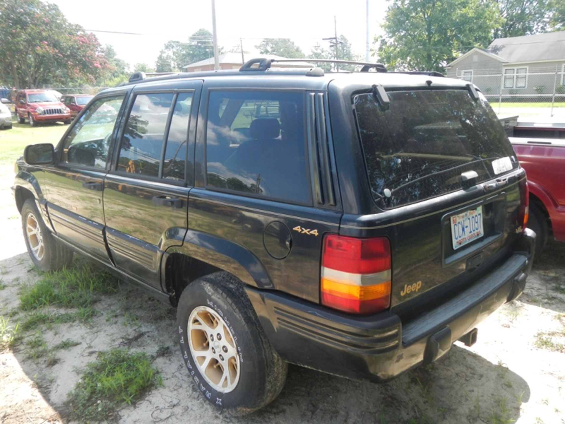 1996 JEEP GRAND CHEROKEE Limited 4WD (not running) VIN 1J4GZ78Y9TC212870 - MILES unknown. VIN - Image 4 of 5