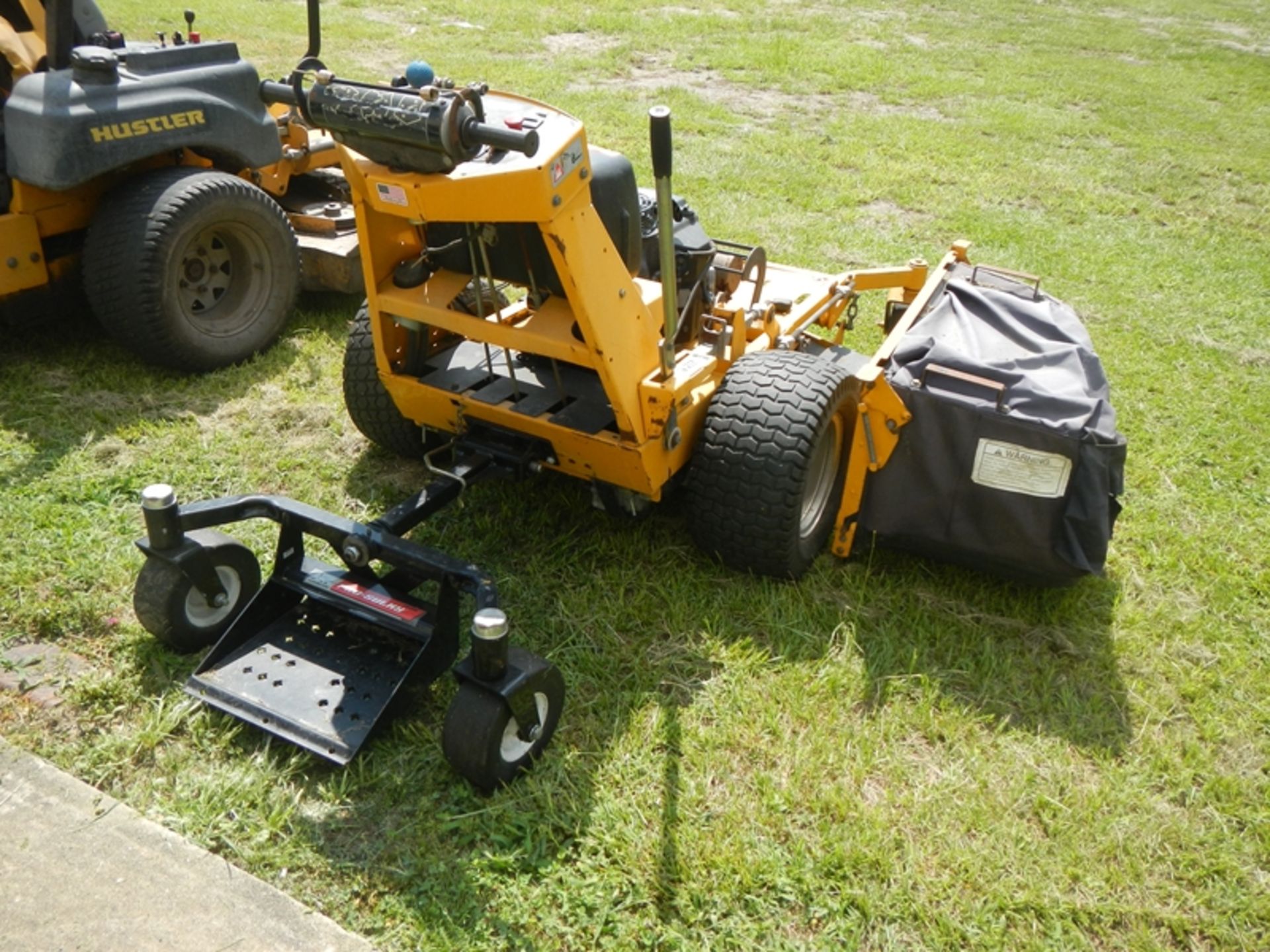 Hustler Trim Star 48" ride on lawnmower. - Image 3 of 3