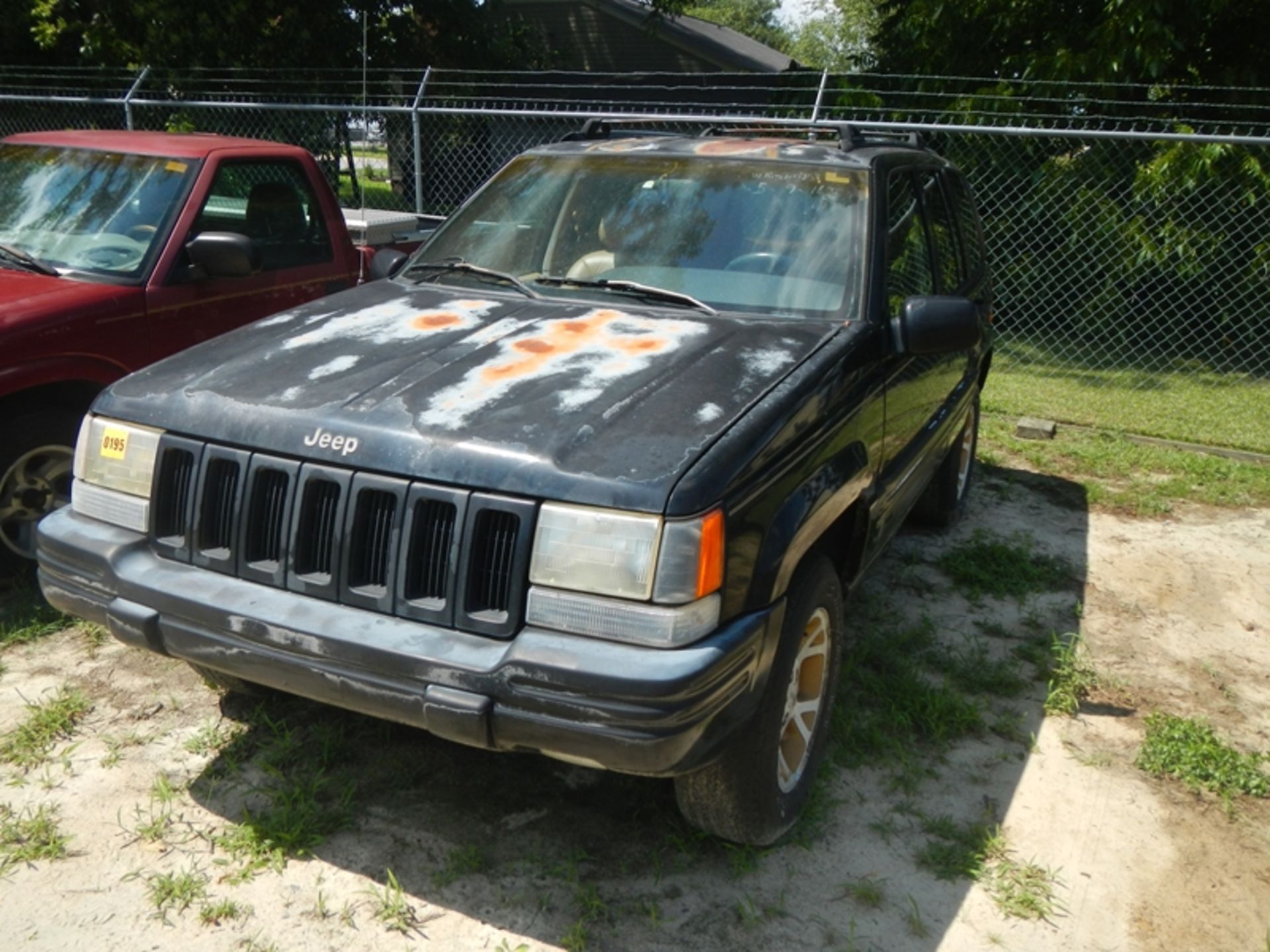 1996 JEEP GRAND CHEROKEE Limited 4WD (not running) VIN 1J4GZ78Y9TC212870 - MILES unknown. VIN