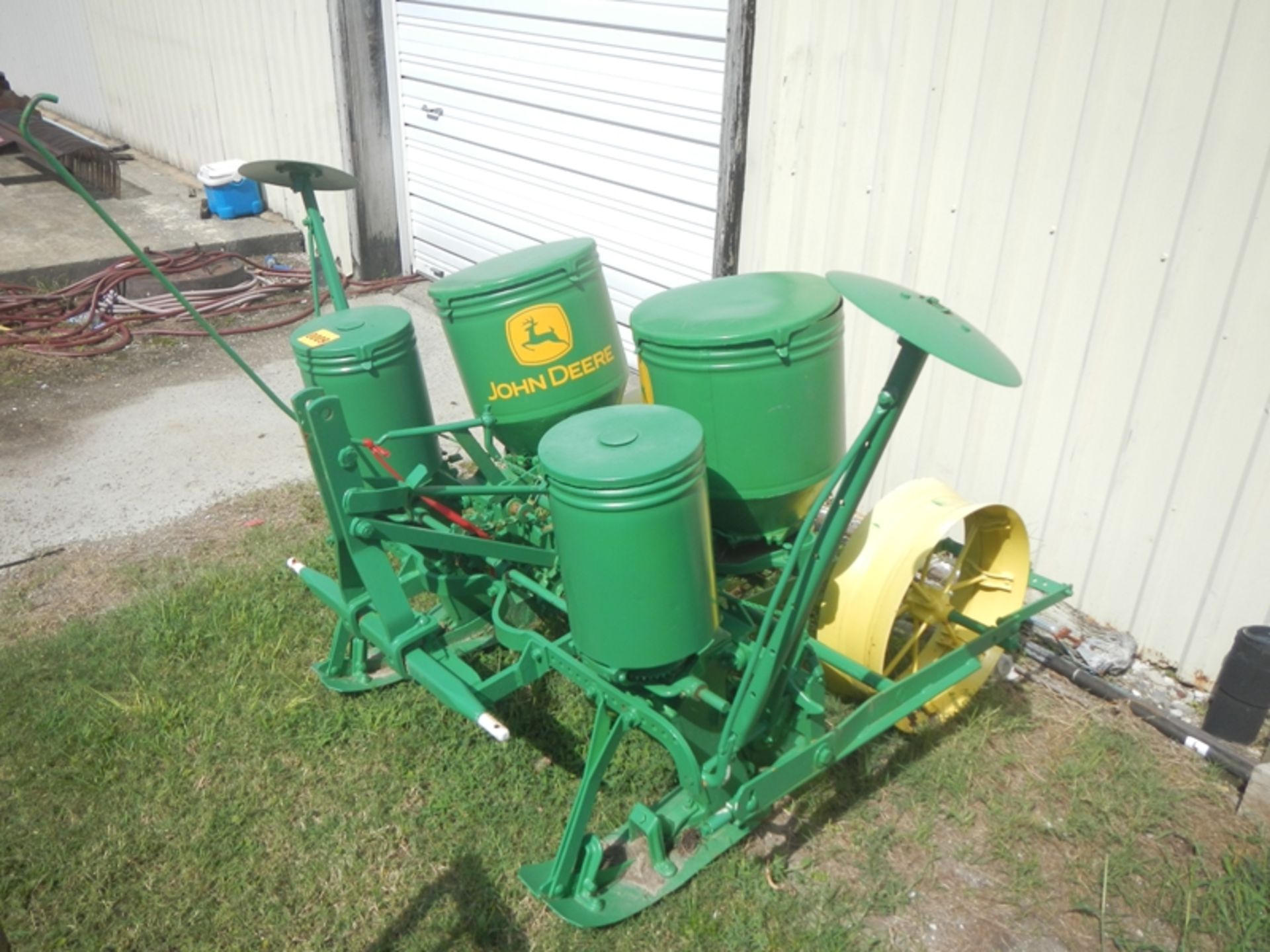 JD 2 row planter - Image 2 of 3