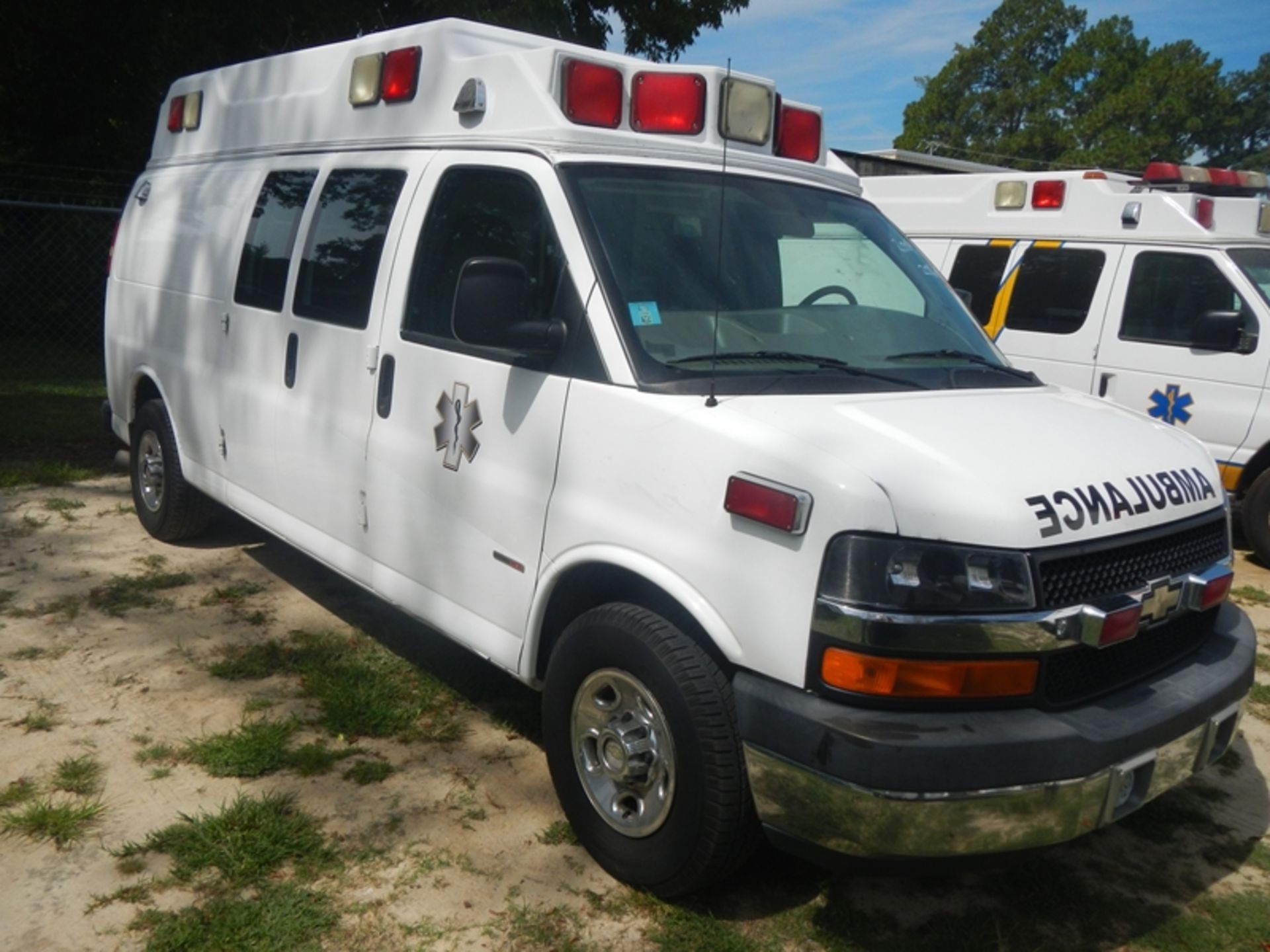 2009 CHEVROLET G-3500 Type II Ambulance 206,920 miles - 1GBHG396491168372 - Image 2 of 6