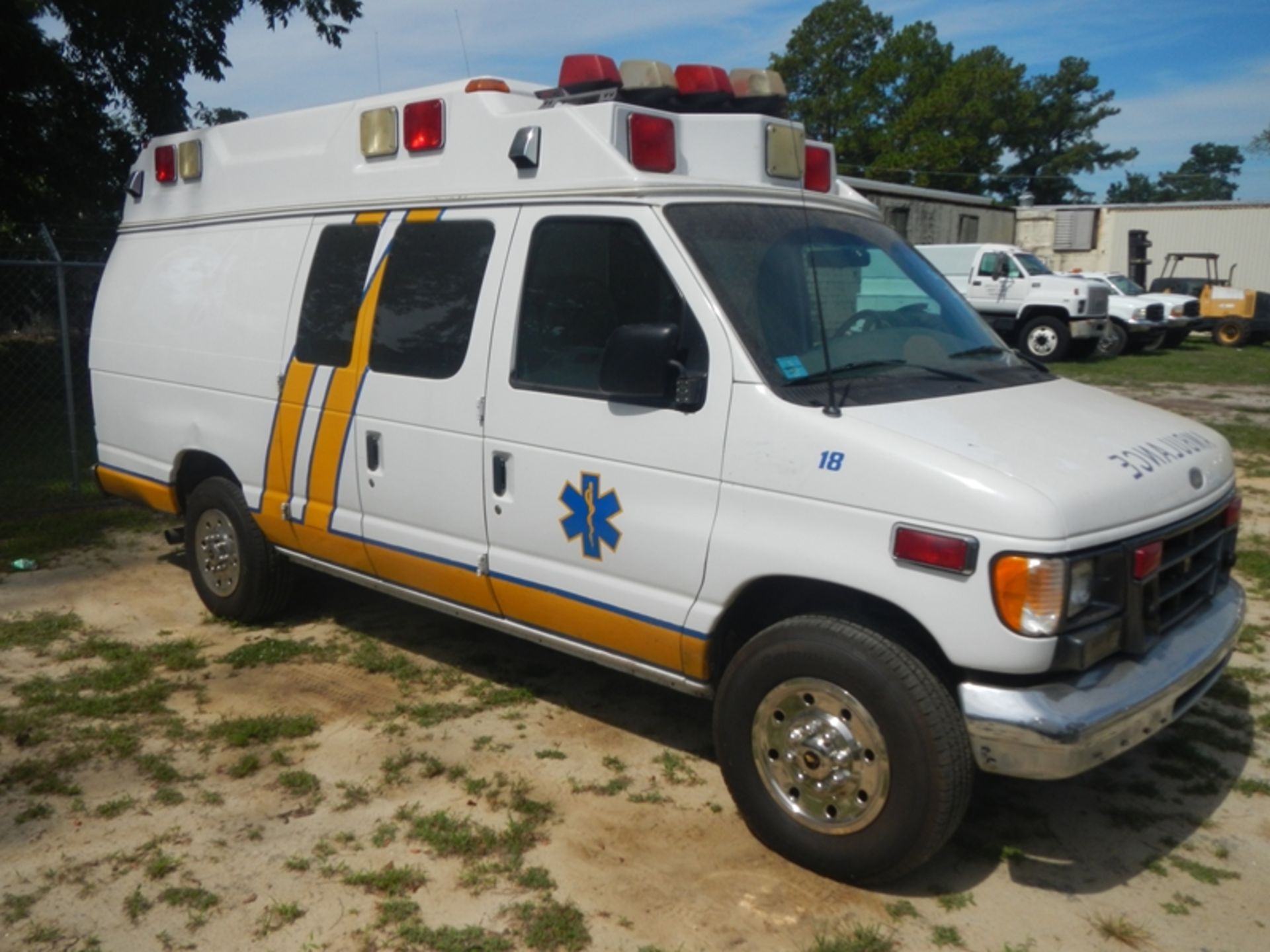2001 FORD E-350 Super Duty Type II Ambulance, 7.3 diesel - 248,021 miles - 1FDSS34F51HA84186 - Image 3 of 6