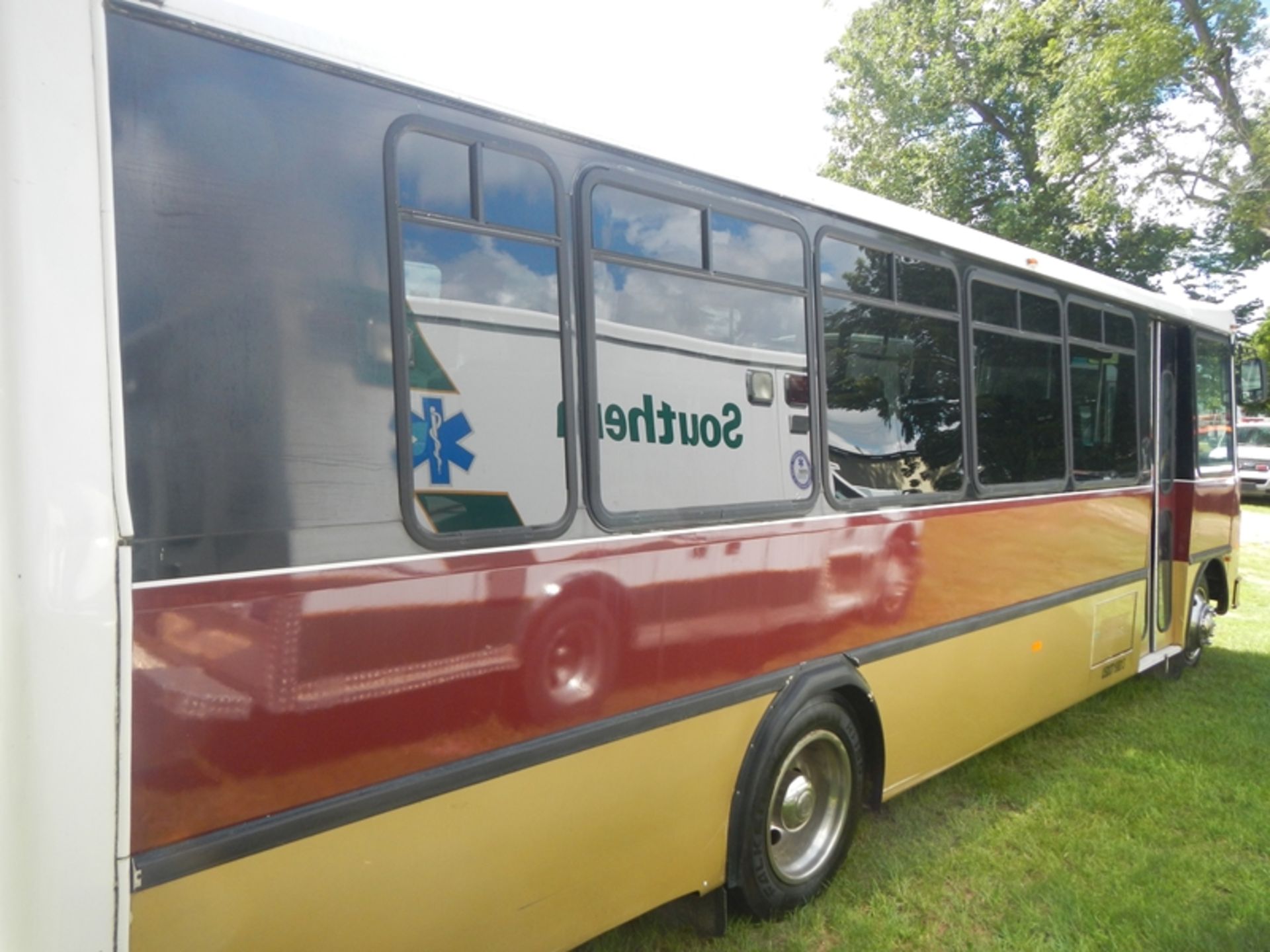 2007 FREIGHTLINER 30 passenger bus, Cummins dsl auto trans - 36,616 miles - VIN: - Image 3 of 7